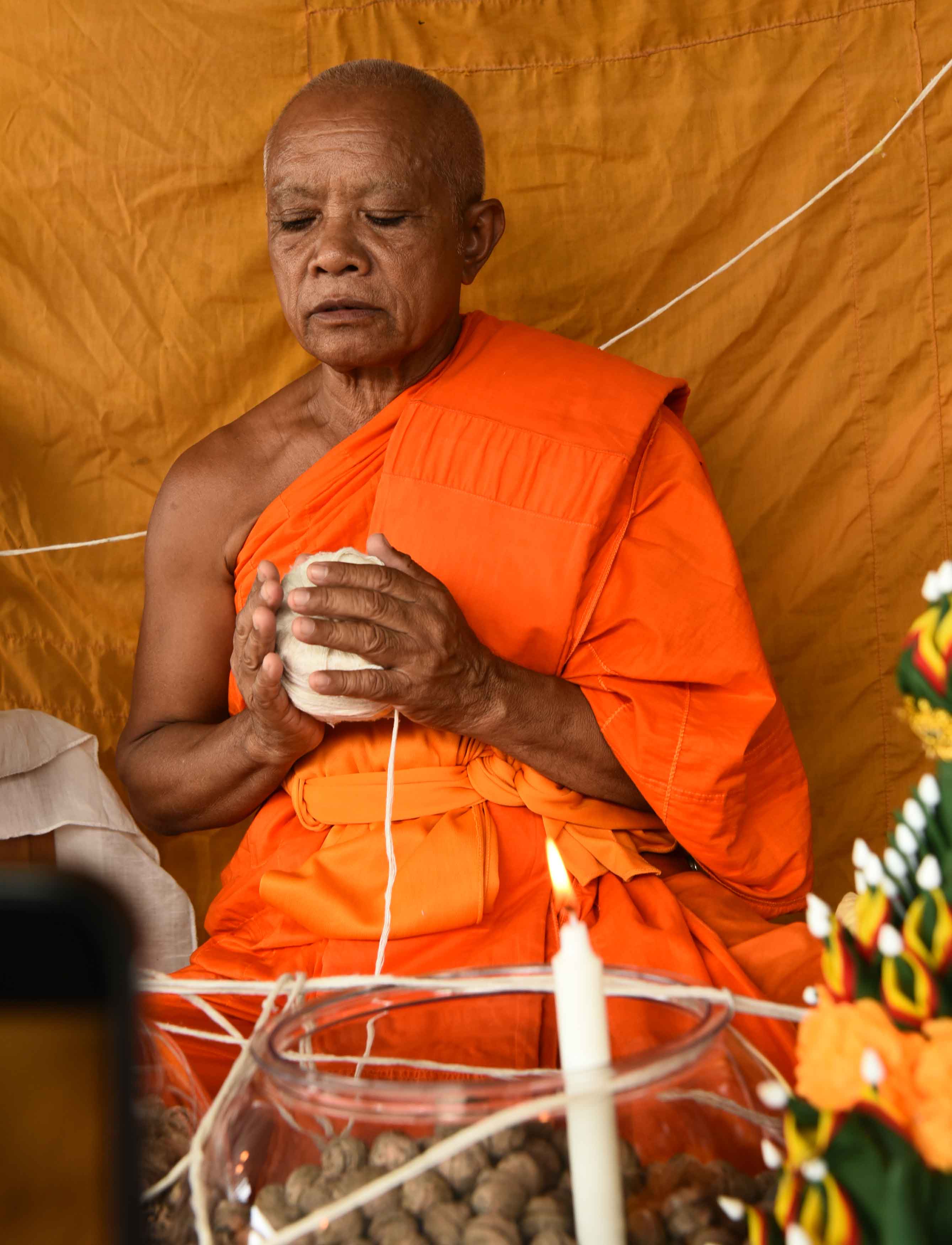 ปรอทกรอเขมรโบราณ รุ่นแรก ทรงพระราหู ( เนื้อนวะเทดินไทย ) โคตรเศรษฐี หลวงตาจักร จารุวณฺโณ ศิษย์ตาเบ๊าะ เหาะเดินได้