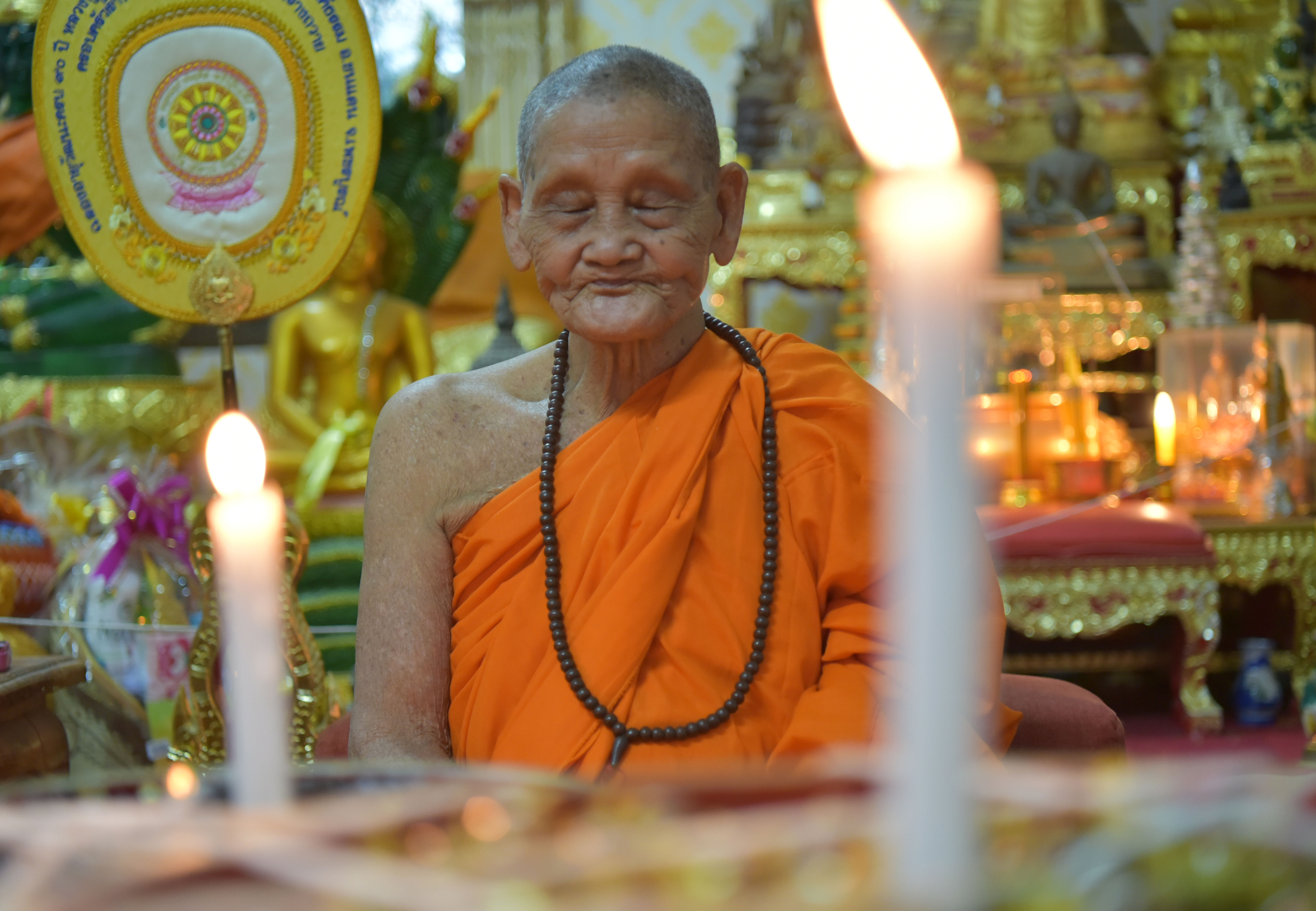 ผ้ายันต์รอยมือ-รอยเท้า จีวรครอง 9 ปี หลวงปู่จันทร์ ฐิตาจาโร วัดซับน้อย เพชรบูรณ์