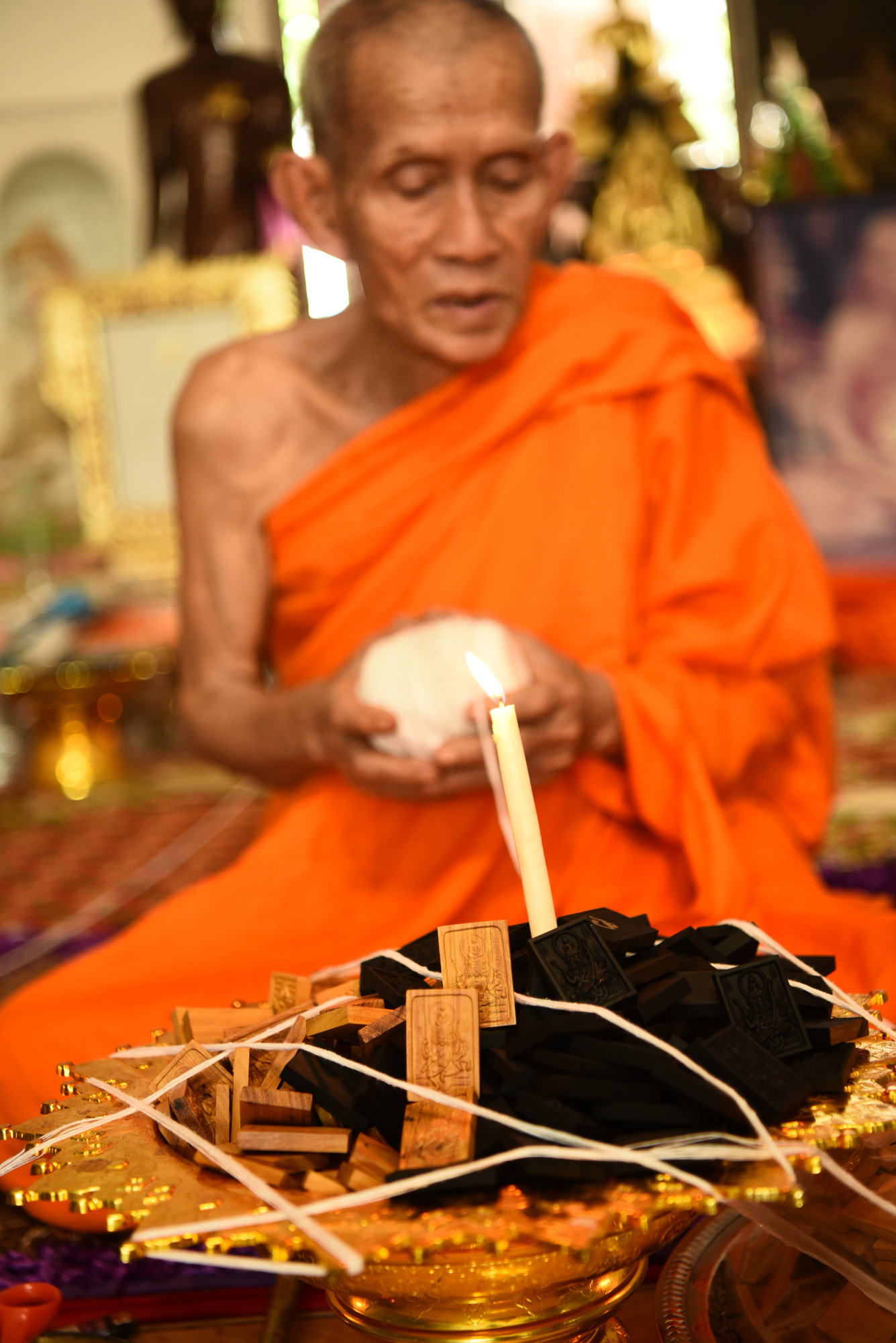 พระเหนือพรหม รุ่น ๑ ไม้ค้ำคูณกลางเมือง หลวงปู่นวล อคฺคธมฺโม เทวดาของชาวบ้าน