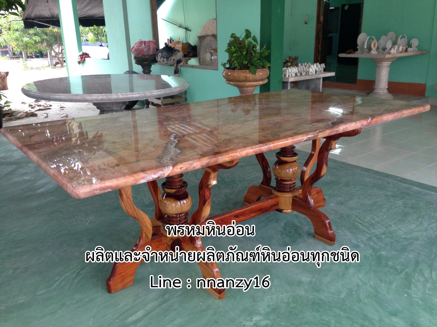 โต๊ะหินอ่อน ขารองเป็นไม้
