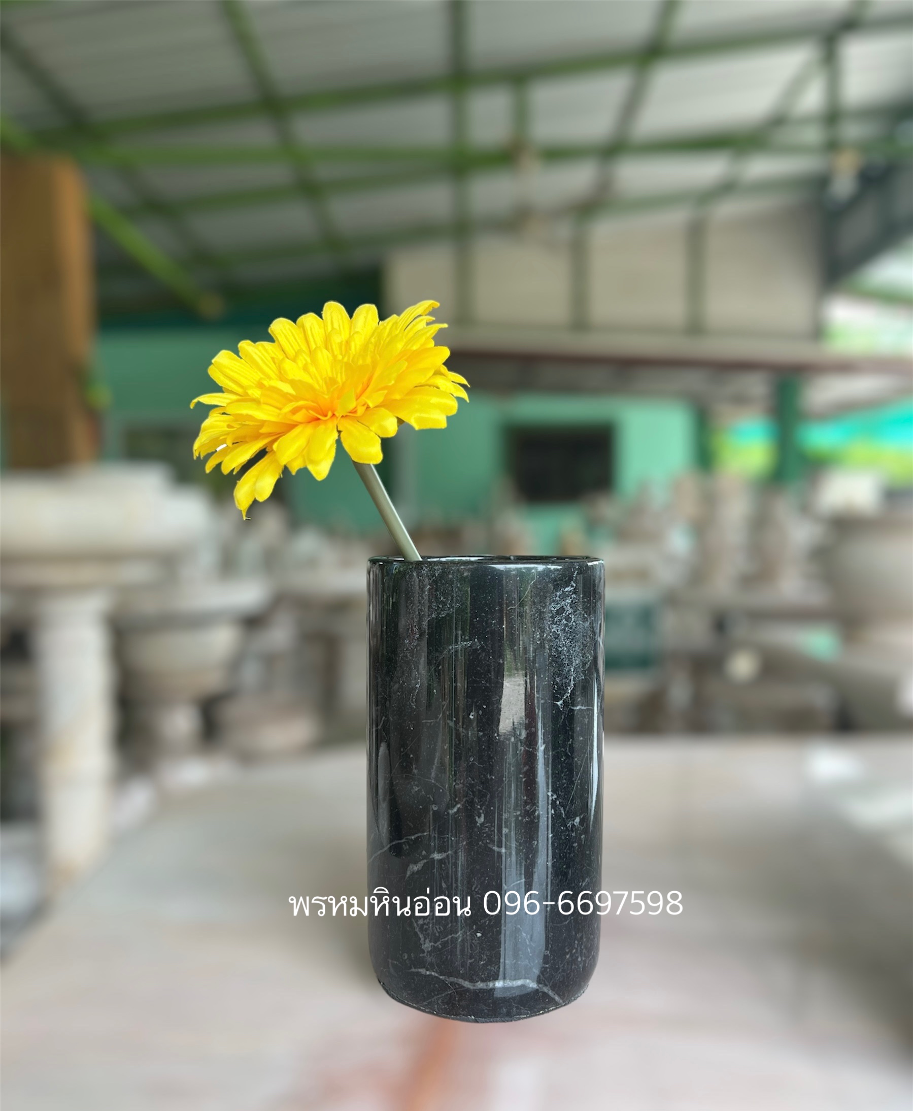 แจกันหินอ่อนสีดำ