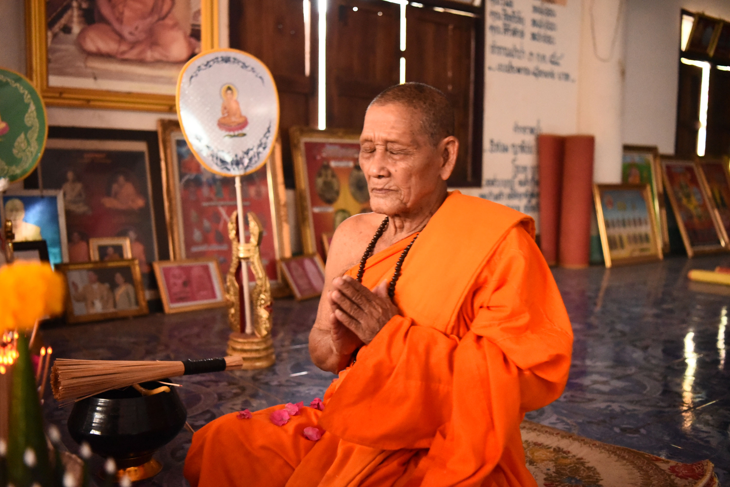 เจ้าสัว ปลอดหนี้ สมบัติตักไม่พร่อง หลวงปู่จันทร์ วัดซับน้อย เพชรบูรณ์ ( ปลุกเสกนาน 2 ปี )