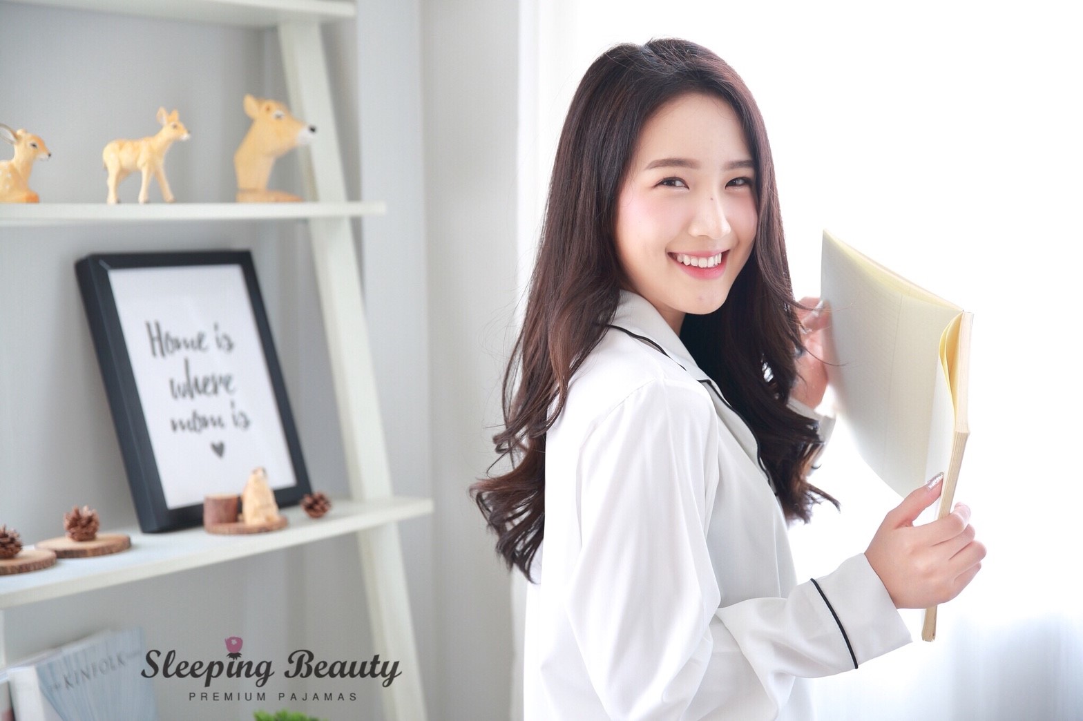 ชุดนอน Premium i Silk สีขาว แขนยาวขาสั้น เนื้อนิ่ม ส่งไว ตัดเย็บดีมาก แบรนด์ Sleeping Beauty ของแท้ ชุดนอนผู้หญิง ชุดนอนน่ารัก