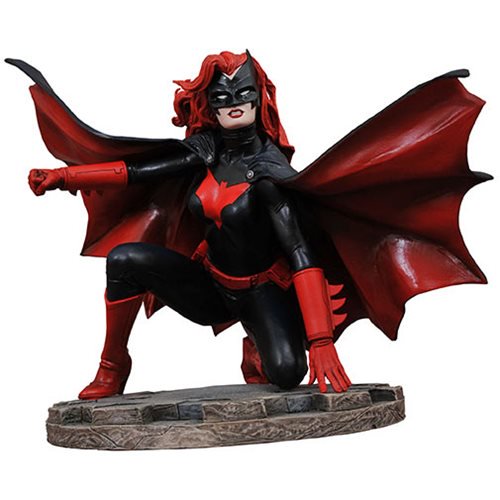 [19.05] DST DC Comic Gallery - Batwoman 9" PVC Diorama
