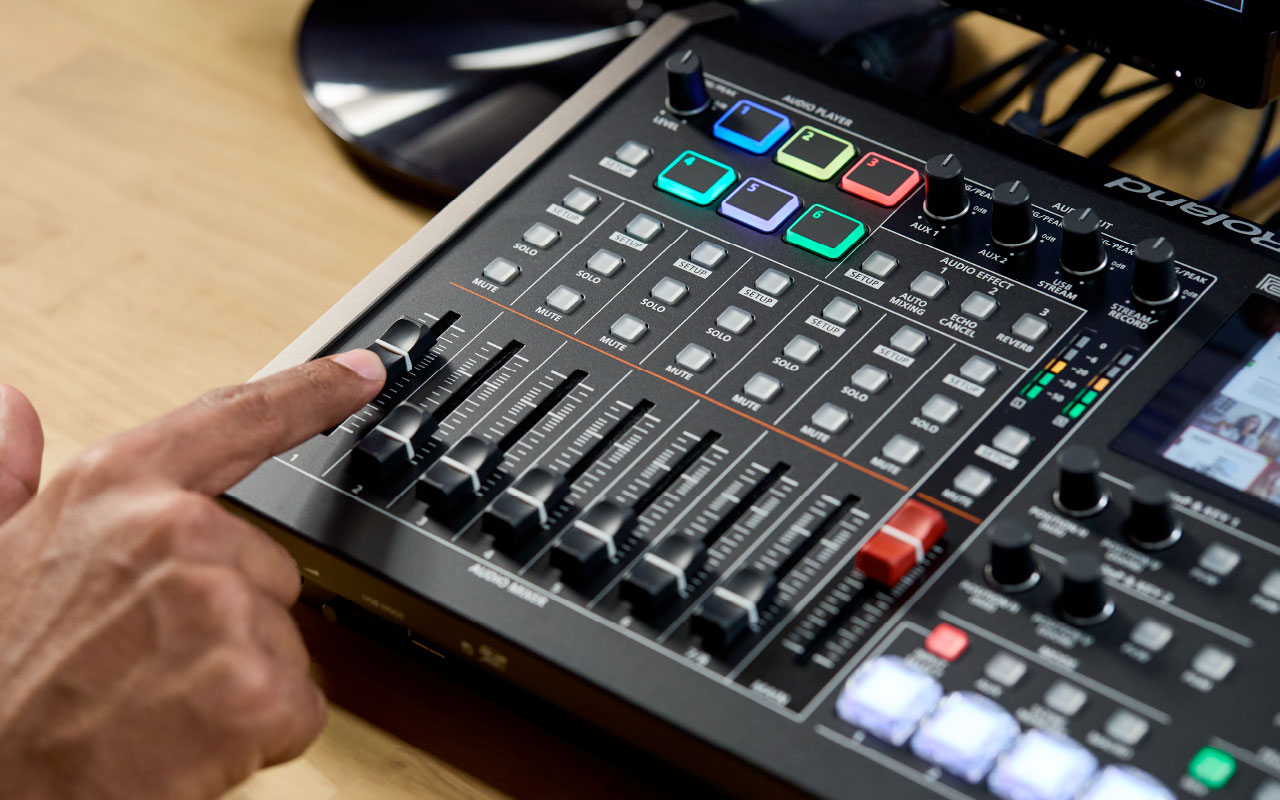 Switcher Roland รุ่น VR-6HD Direct Streaming AV Mixer