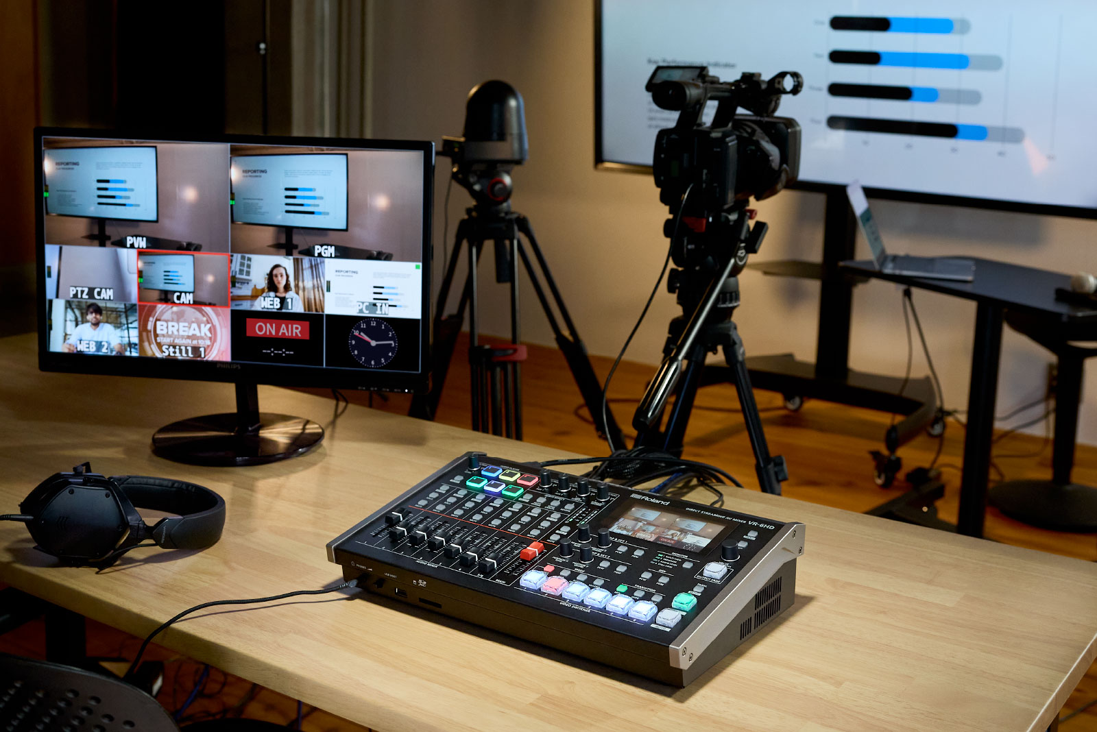 Switcher Roland รุ่น VR-6HD Direct Streaming AV Mixer