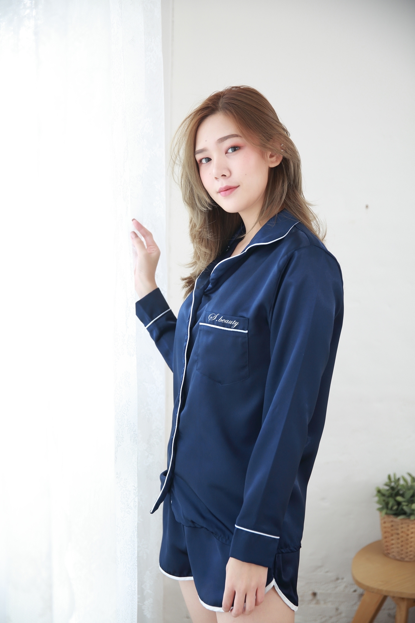 ชุดนอนผ้าซาตินเกรดพรีเมี่ยม สีน้ำเงิน แขนยาว ขาสั้น เนื้อนิ่ม ส่งไว ตัดเย็บดีมาก ชุดนอนผู้หญิง ชุดนอนน่ารัก ชุดนอนกางเกง แบรนด์ Sleeping Beauty ของแท้