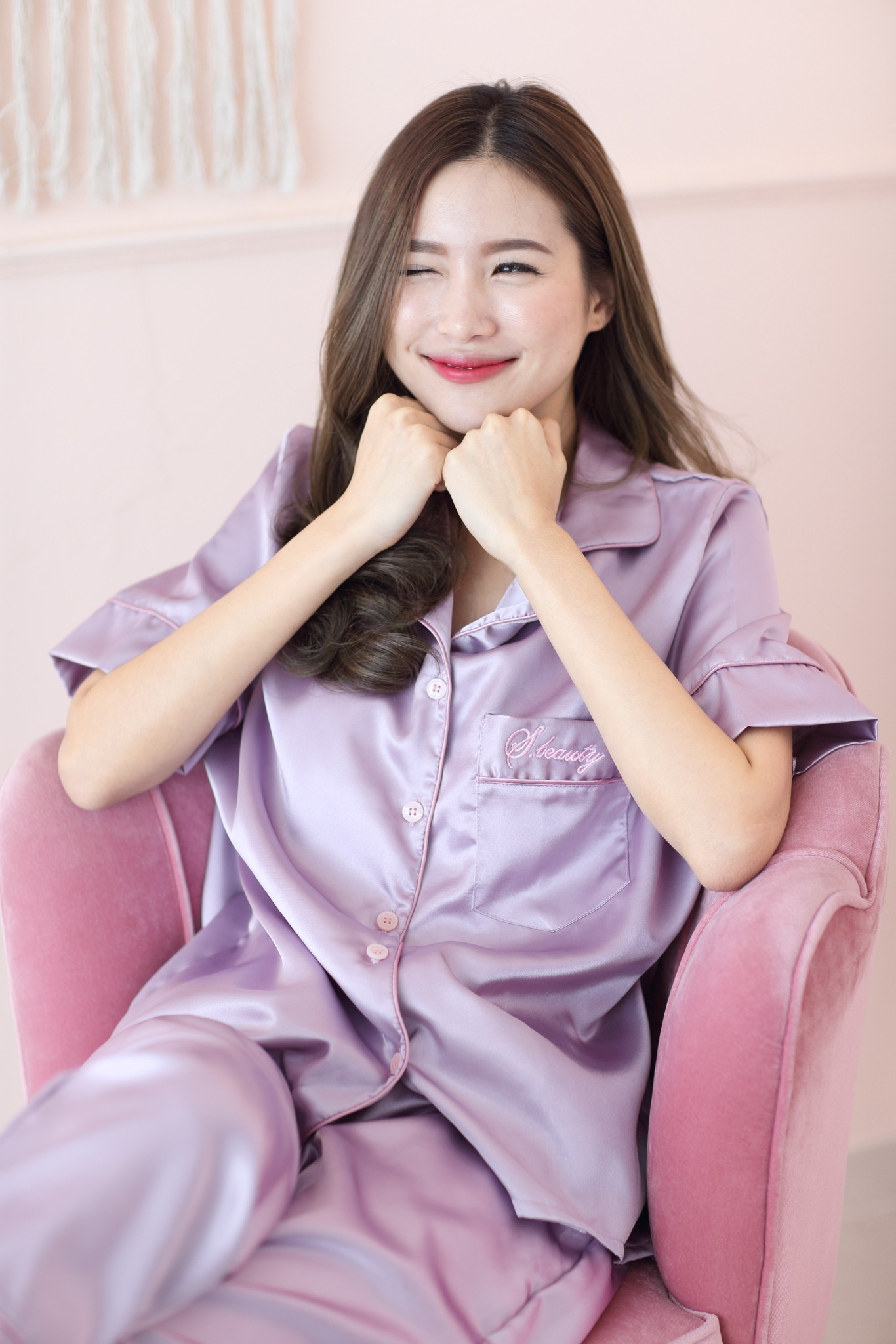 ชุดนอนผ้าซาตินเกรดพรีเมี่ยม สีแชมเปญ ชุดนอนแขนสั้นขายาว เนื้อนิ่ม ส่งไว ตัดเย็บดีมาก ชุดนอนผู้หญิง ชุดนอนน่ารัก ชุดนอนกางเกง แบรนด์ Sleeping Beauty ของแท้