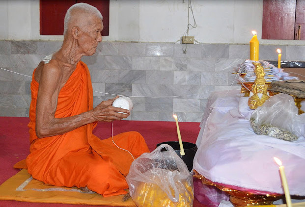 พระปิดตาอายุยืน หลวงปู่ลอง วัดวิเวกวายุพัด