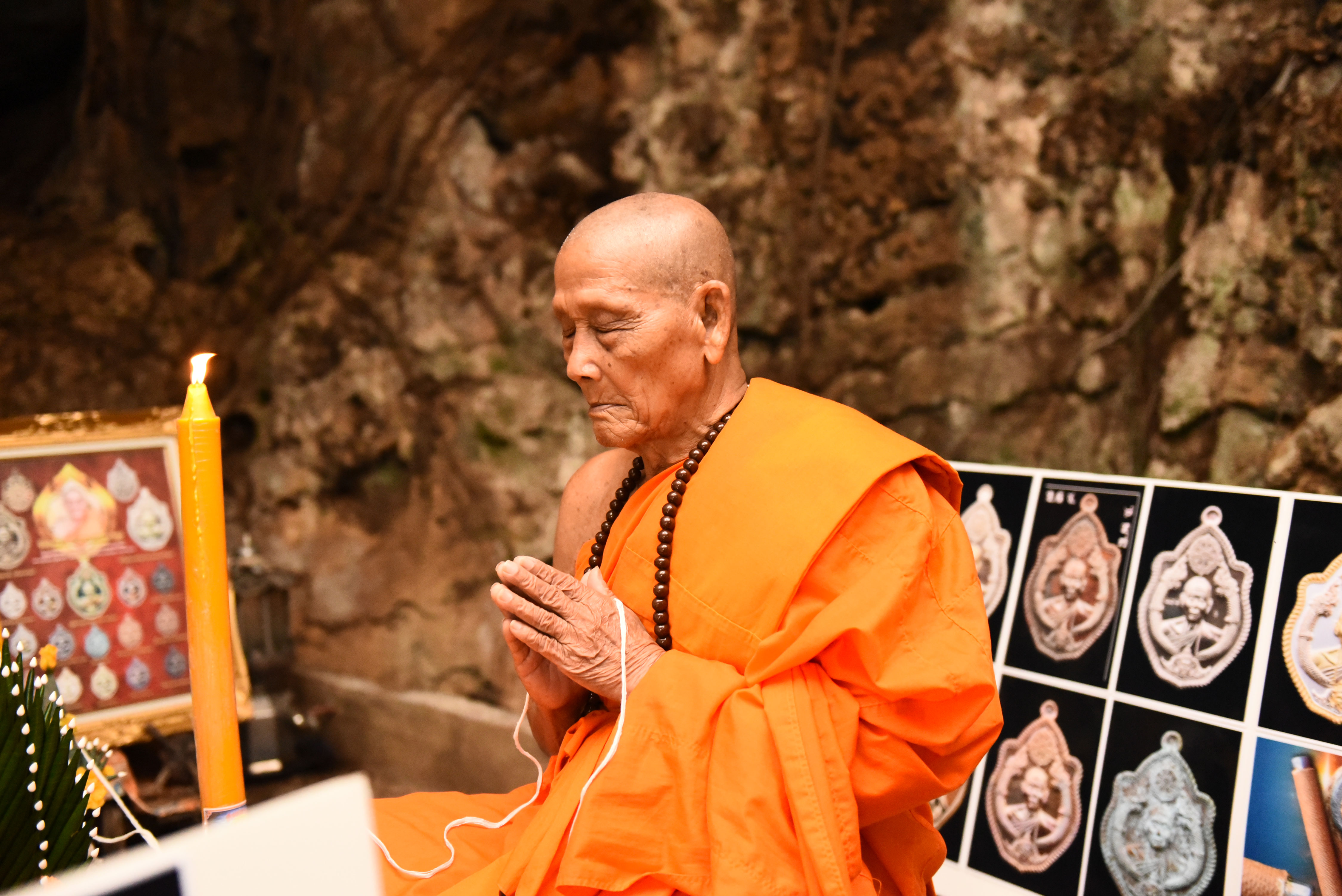 เหรียญพญานาคคู่ เจ้าแห่งขุมทรัพย์ เนื้อเงินหน้ากากทองคำ หลวงปู่จันทร์ วัดซับน้อย พระเกจิดังเพชรบูรณ์