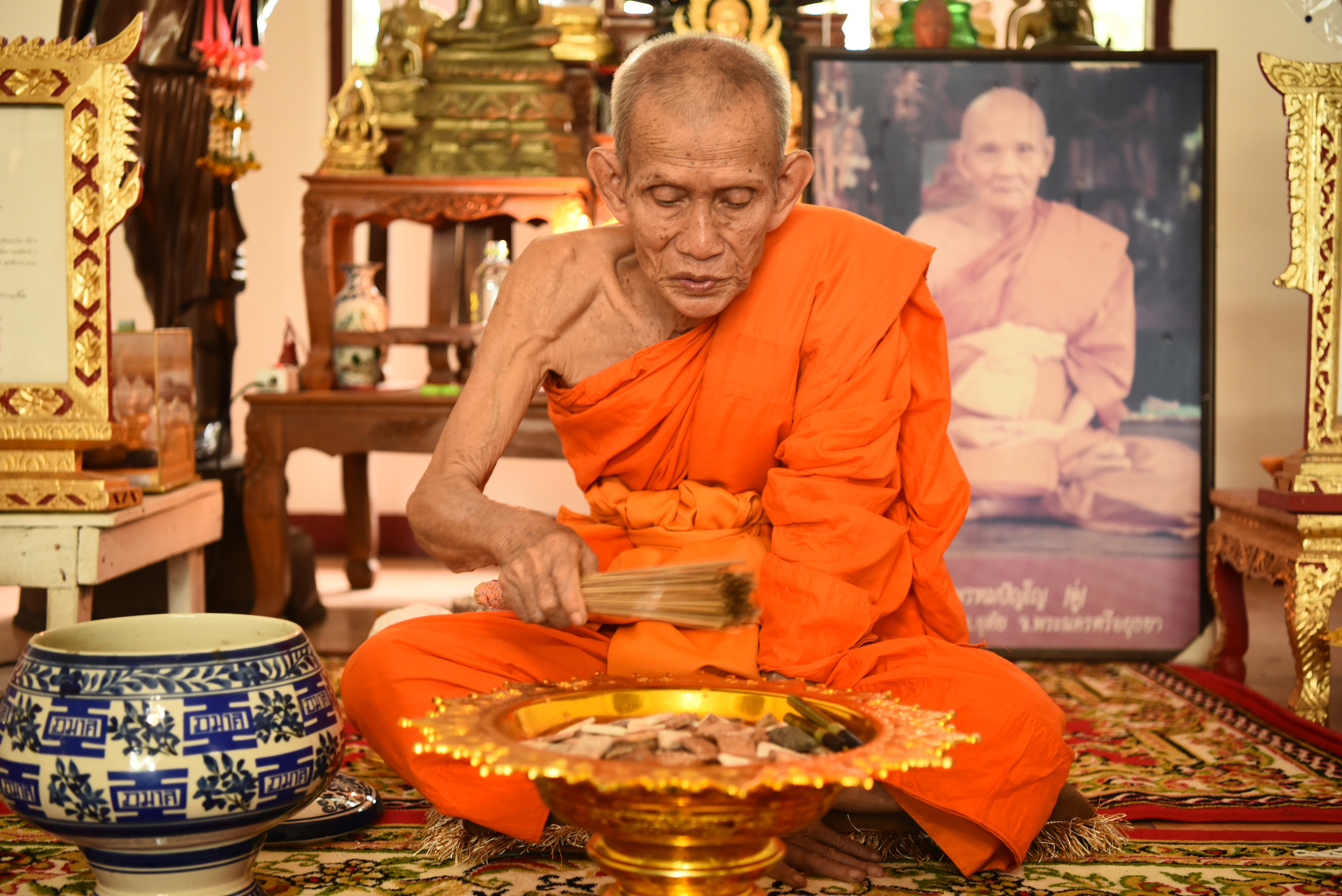 สมเด็จ พลิกแผ่นดิน ห้ามจน รุ่นแรก หลวงปู่นวล อคฺคธมฺโม เทวดาของชาวบ้าน