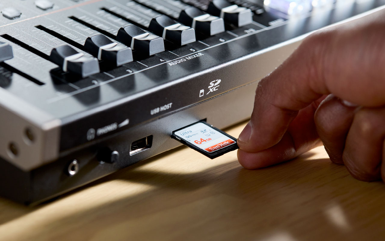 Switcher Roland รุ่น VR-6HD Direct Streaming AV Mixer