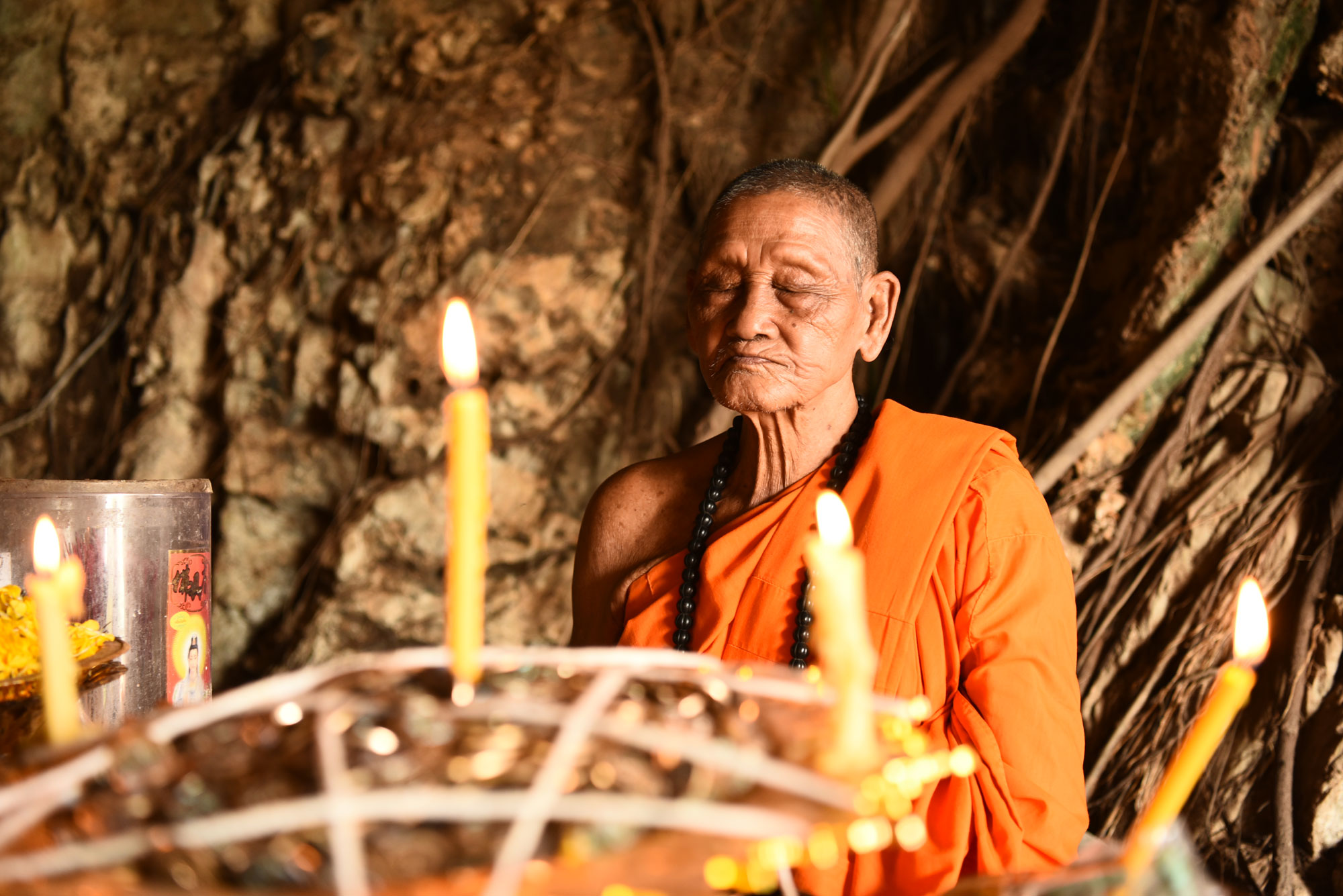 เขี้ยวพญานาค หยินหยาง คู่แก้วประทานพร เจ้าแห่งขุมทรัพย์ ถ้ำพญานาค หลวงปู่จันทร์ วัดซับน้อย จังหวัดเพชรบูรณ์