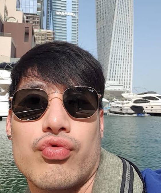 บอย ปกรณ์ สวมแว่น Ray-Ban
