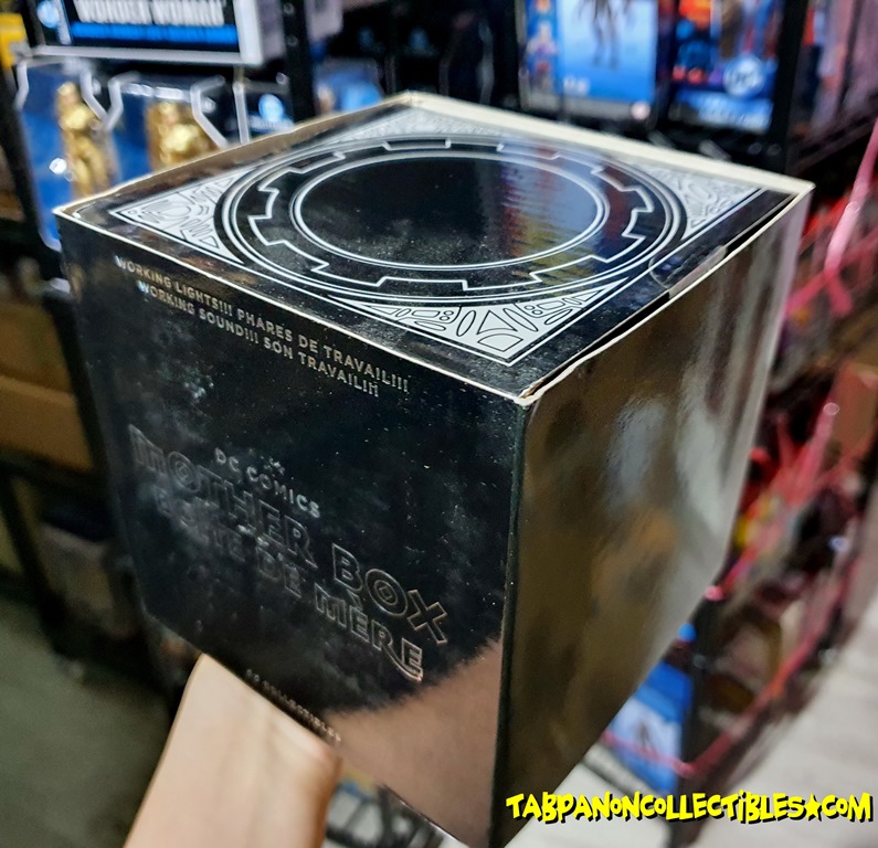 [2015.06] DC Direct DC Comics New52 Mother Box Prop Replica Statue