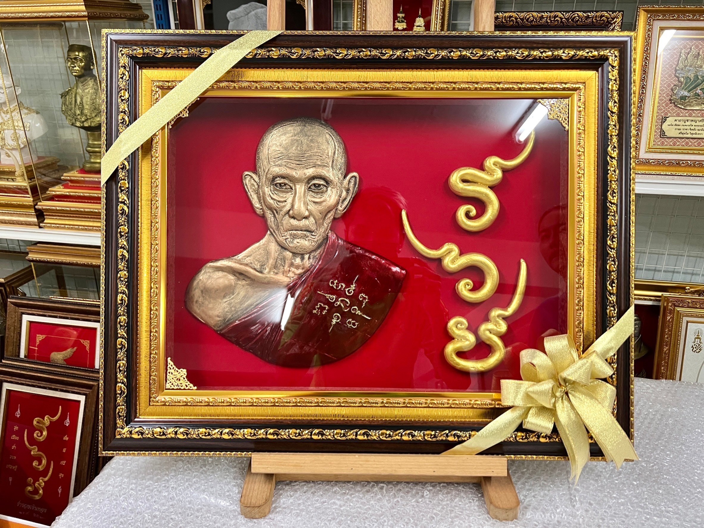 รูปหล่อเรซิ่น "หลวงพ่อรวย" ลงสีจีวร ประดับตัวหนังสือ รวย กรอบขนาด 20*25 นิ้ว ของขวัญ ของขวัญมงคล ของขวัญปีใหม่ ของที่ระลึกมอบผู้ใหญ่ ของขวัญเปิดร้าน ของเเต่งบ้านมงคล ของขวัญขึ้นบ้านใหม่ โอกาสสำคัญต่าง ๆ เสริมสิริมงคล
