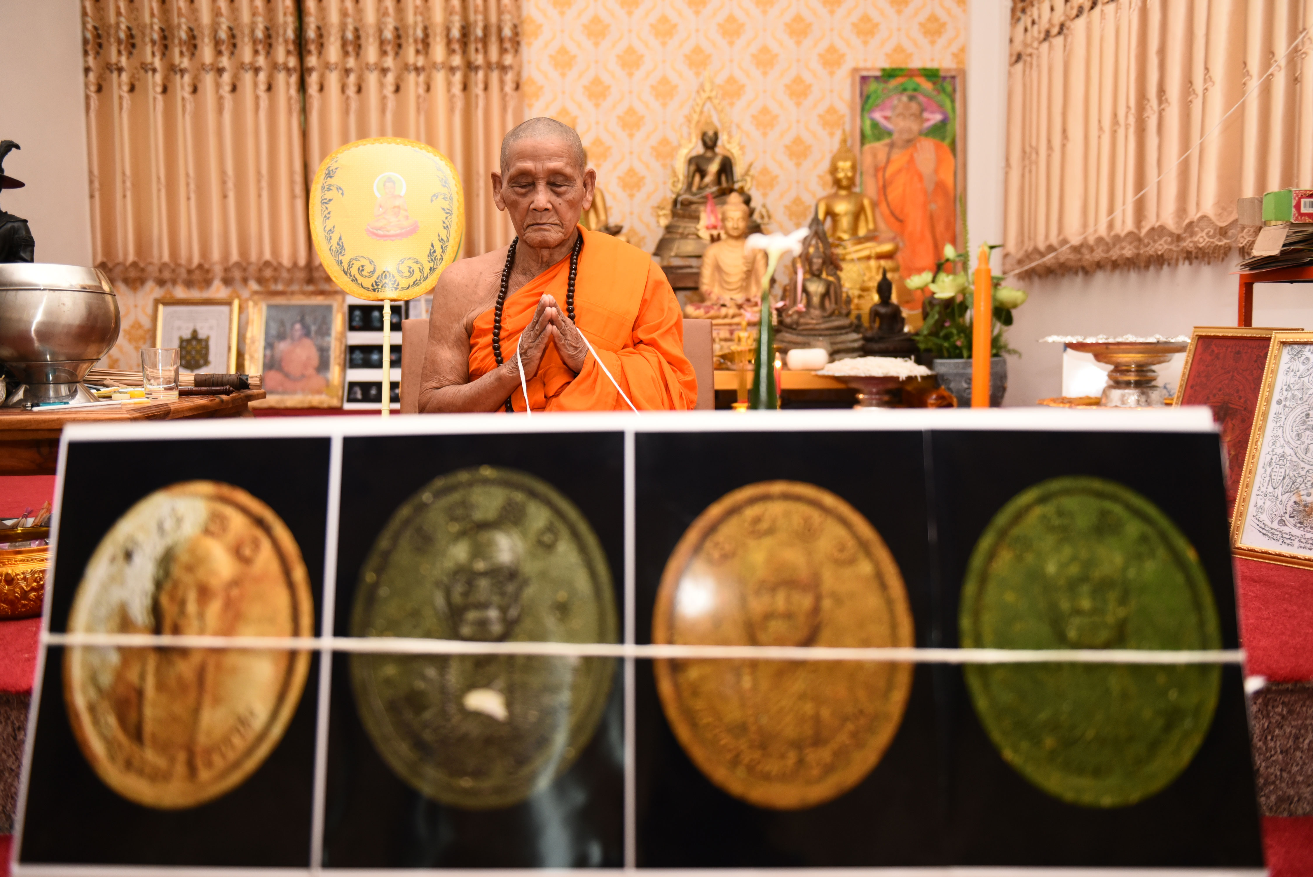 พระผงปลดหนี้ เนื้อแร่น้ำพี้ หลวงปู่จันทร์ วัดซับน้อย