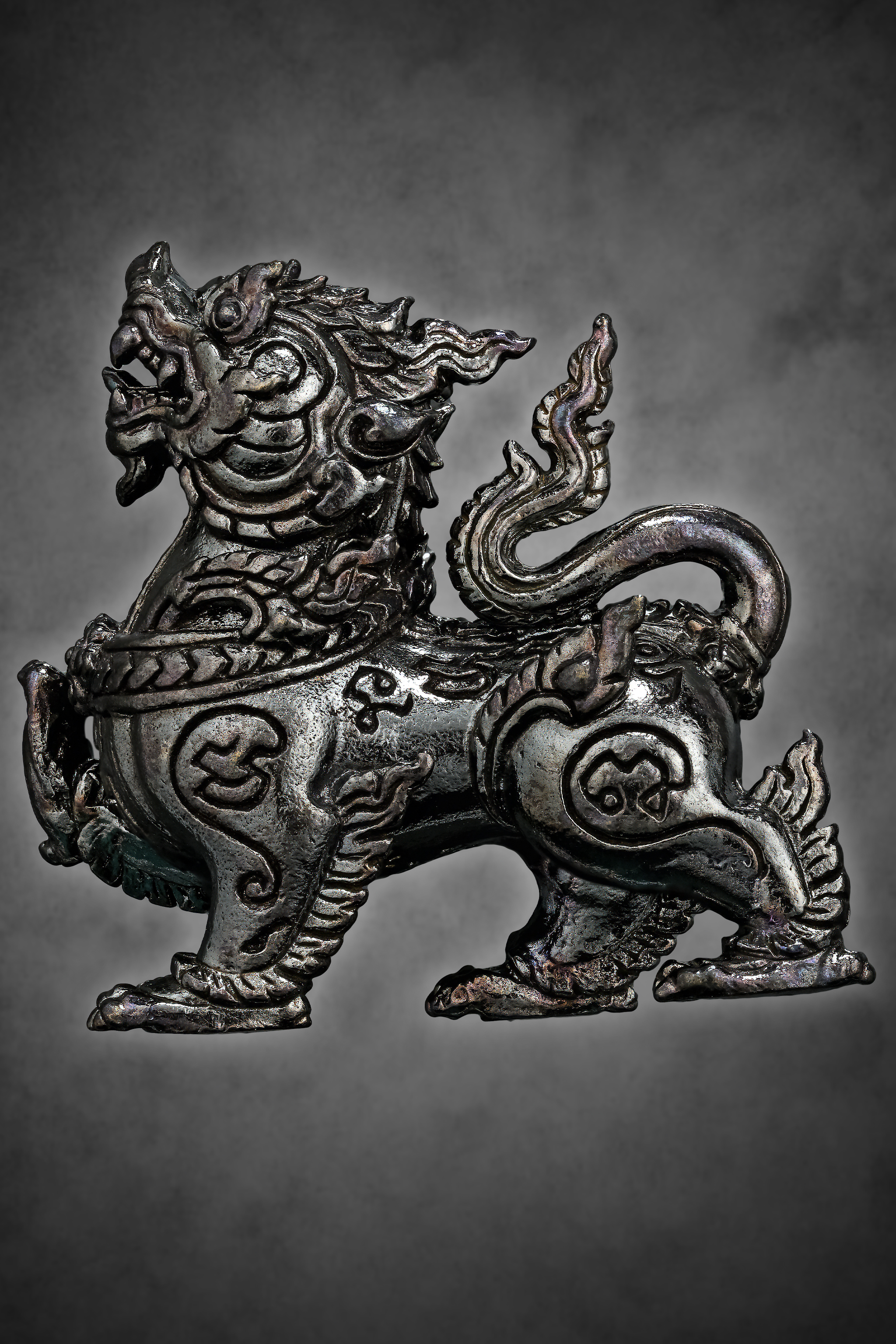 พญาราชสิงห์ รุ่นแรก เนื้อเหล็กน้ำพี้ หลวงปู่จันทร์ ฐิตาจาโร วัดซับน้อย