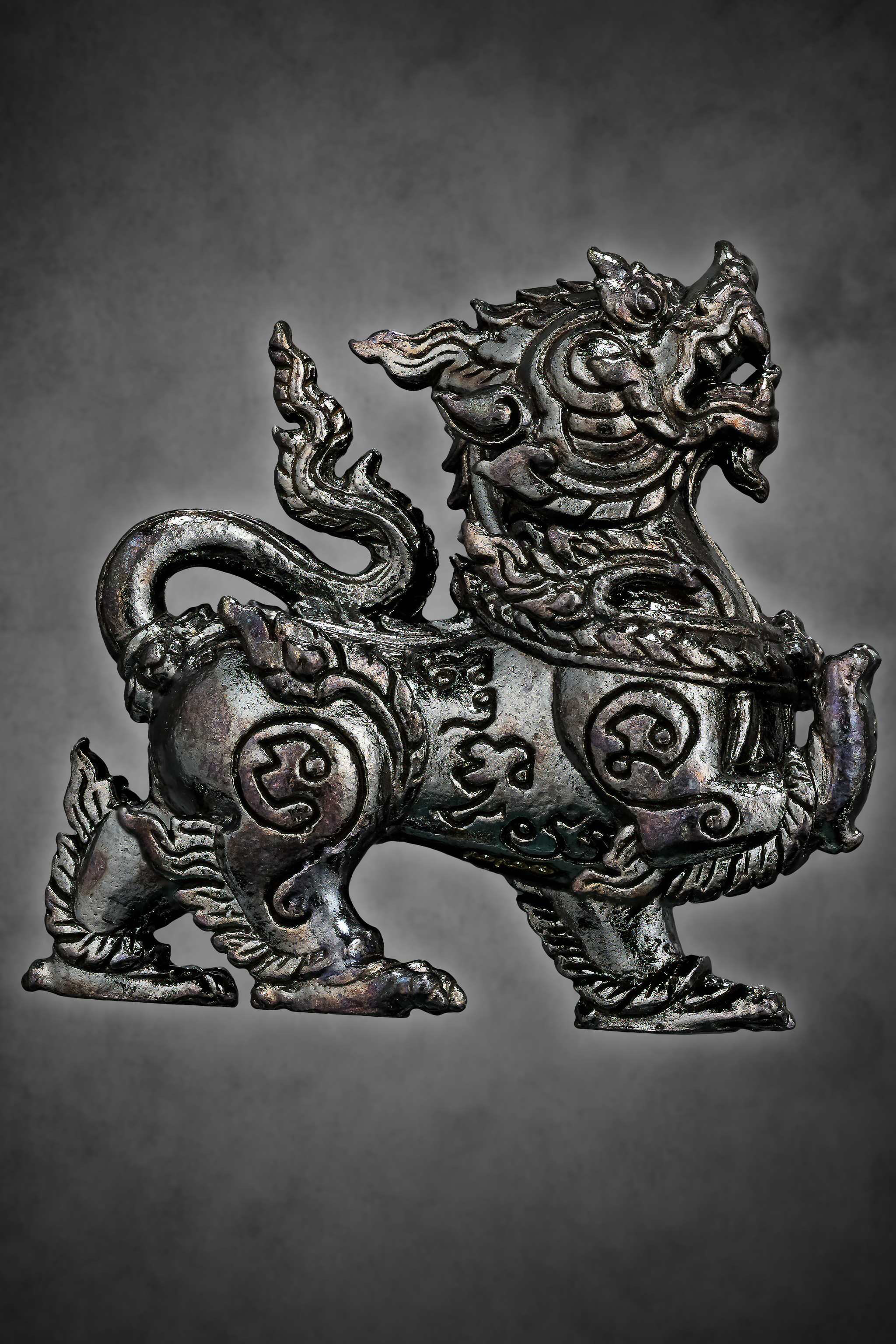 พญาราชสิงห์ รุ่นแรก เนื้อเหล็กน้ำพี้ หลวงปู่จันทร์ ฐิตาจาโร วัดซับน้อย