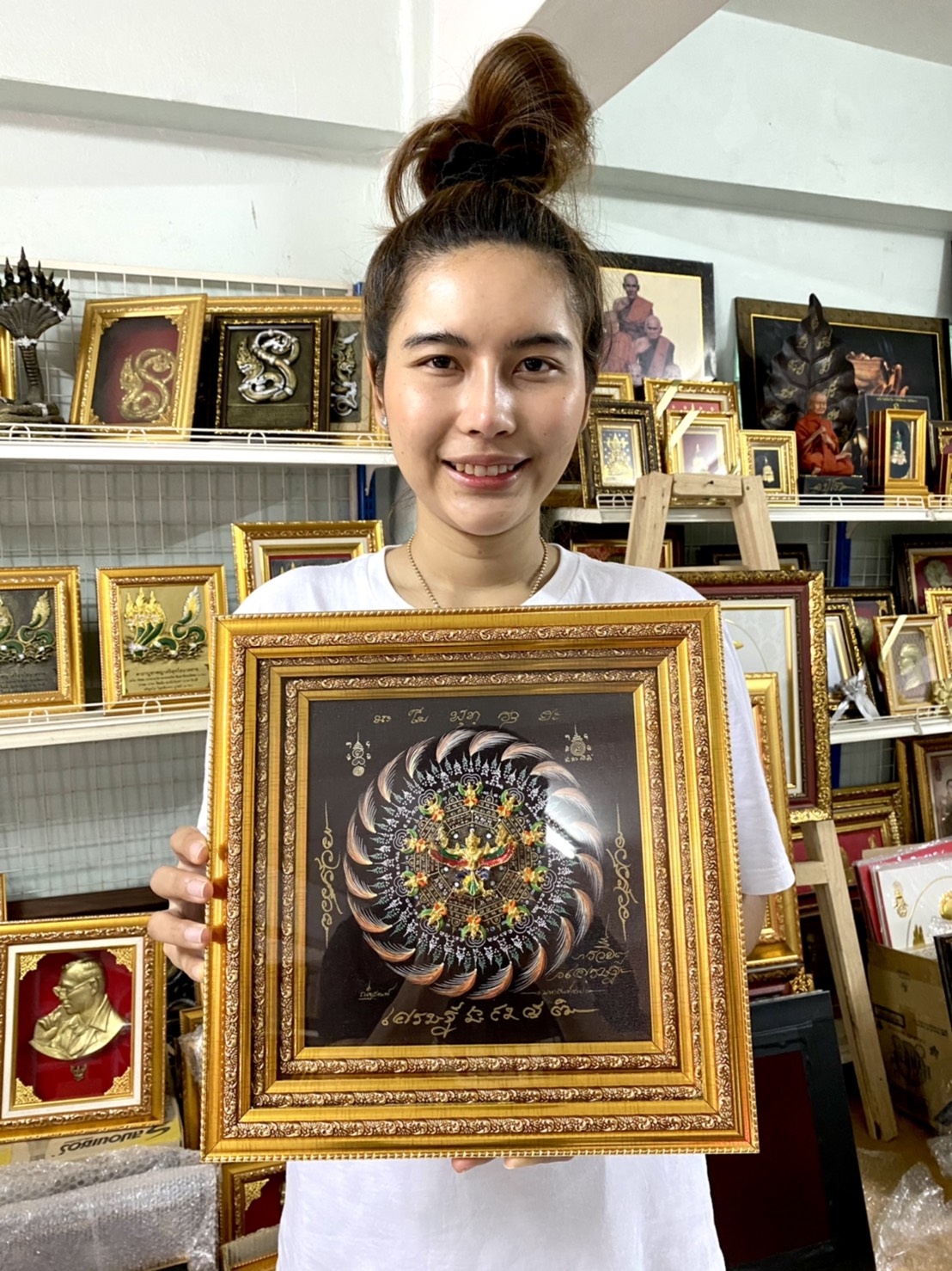 #มหายันต์ “รวย” งานพิมพ์สวยงามบนผ้าเเคนวาส ขนาด12*12นิ้ว ประดับด้วยพญาครุฑ เเละพระเกจิ ต่างๆ