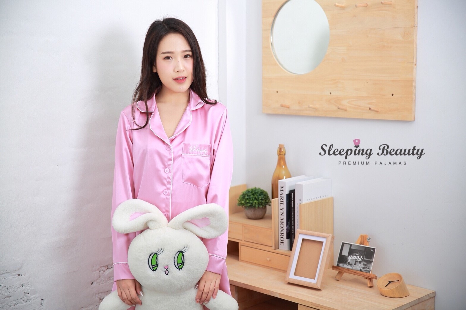 ชุดนอนผ้าซาตินเกรดพรีเมี่ยม สีชมพู แบบชุดกระโปรง แขนยาว เนื้อนิ่ม ส่งไว ตัดเย็บดีมาก ชุดนอนผู้หญิง แบรนด์ Sleeping Beauty ของแท้ เชิ้ตเดรส