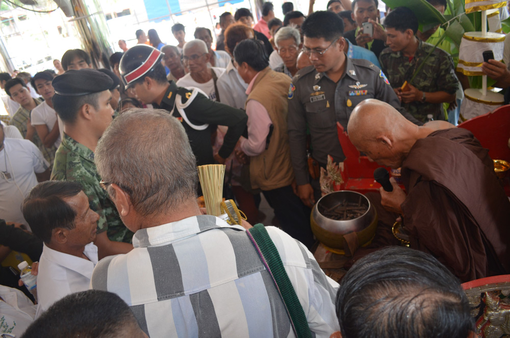 ตะกรุดสมปรารถนารวยทันใจ คงกระพันชาตรี หลวงพ่อเสือดำทำการปลุกเสก หายาก!!!