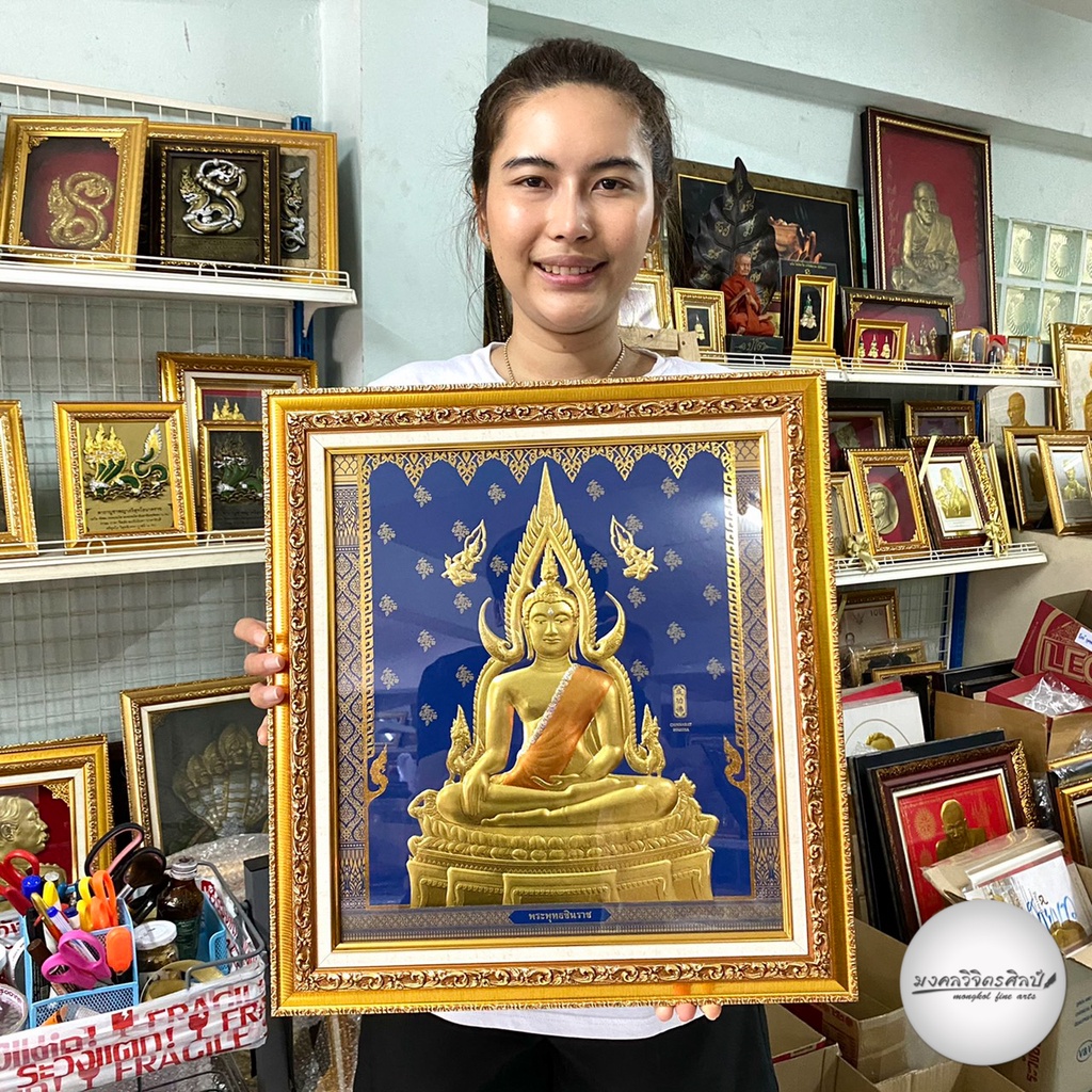 ภาพอัดแผ่นทองนูนต่ำ พระพุทธชินราช พื้นน้ำเงินพร้อมกรอบ ขนาด 17x19 นิ้ว งดงาม ทรงคุณค่า ของขวัญ ของขวัญมงคล ของที่ระลึกมอบผู้ใหญ่ ของขวัญเปิดร้าน ของแต่งบ้านมงคล ของขวัญขึ้นบ้านใหม่ โอกาสสำคัญต่างๆ