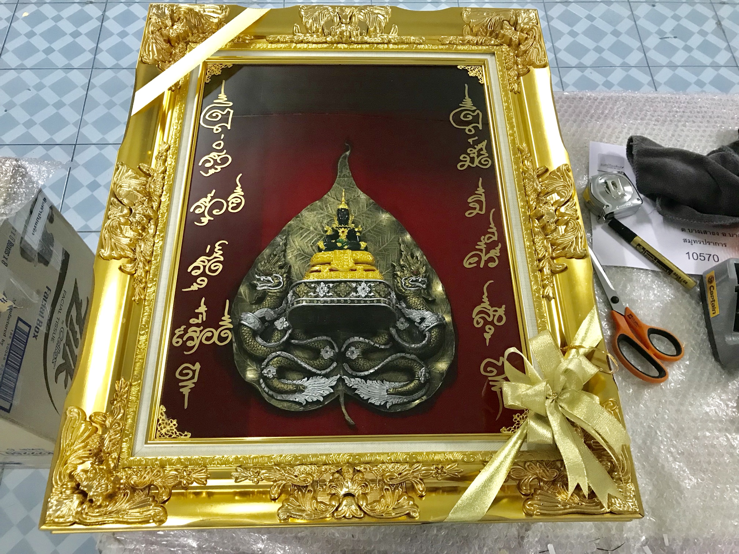 ชุดพระแก้วมรกต ประดับบนเเท่นใบโพธิ์ พญานาค กรอบหลุยส์ ของขวัญของที่ระลึกมงคล ของขวัญ ของขวัญมงคล ของที่ระลึกมอบผู้ใหญ่ ของขวัญเปิดร้าน ของขวัญขึ้นบ้านใหม่ โอกาสสำคัญต่าง ๆ เสริมสิริมงคล บารมี