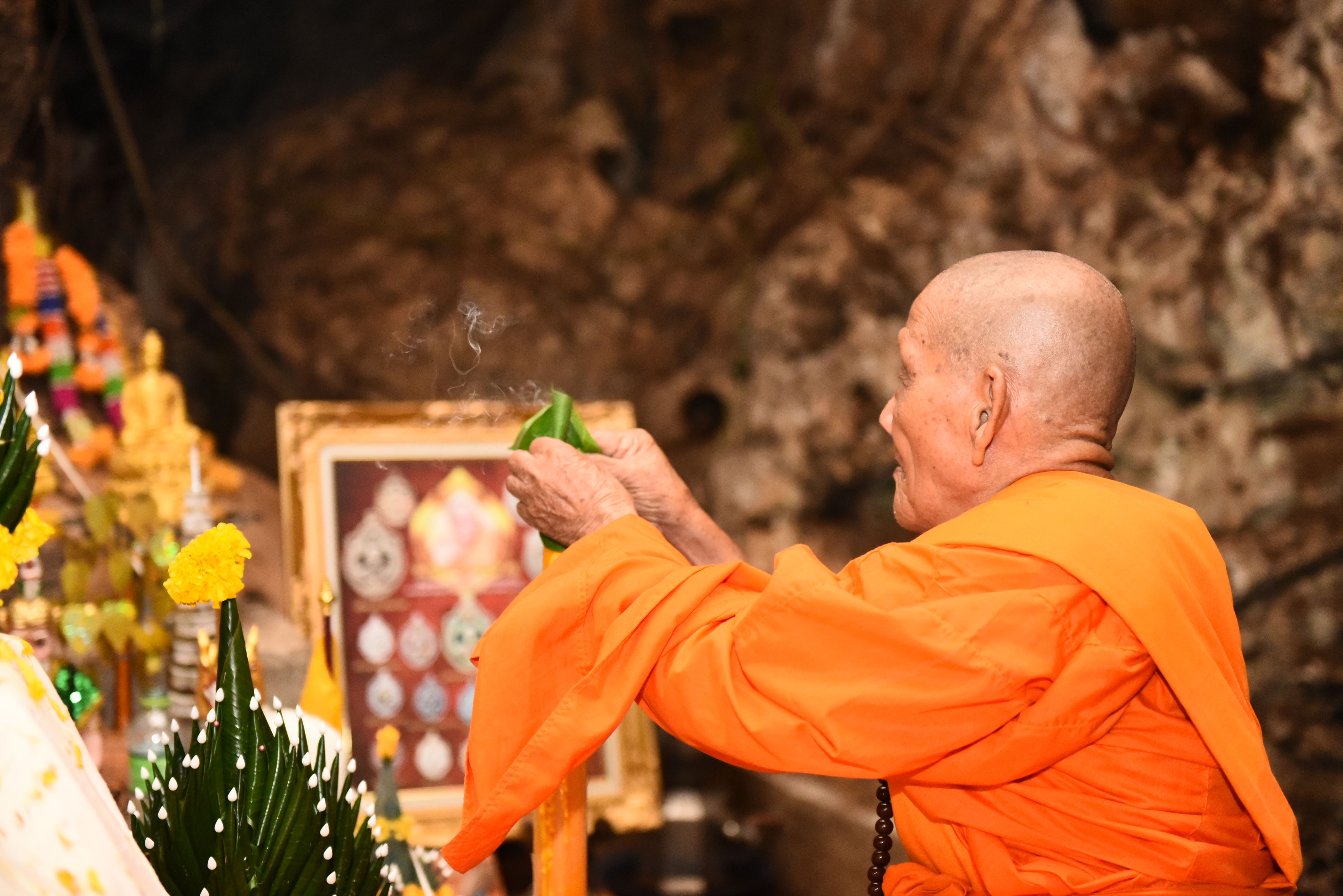 เหรียญพญานาคคู่ เจ้าแห่งขุมทรัพย์ เนื้อเหล็กน้ำพี้ หลวงปู่จันทร์ วัดซับน้อย พระเกจิดังเพชรบูรณ์