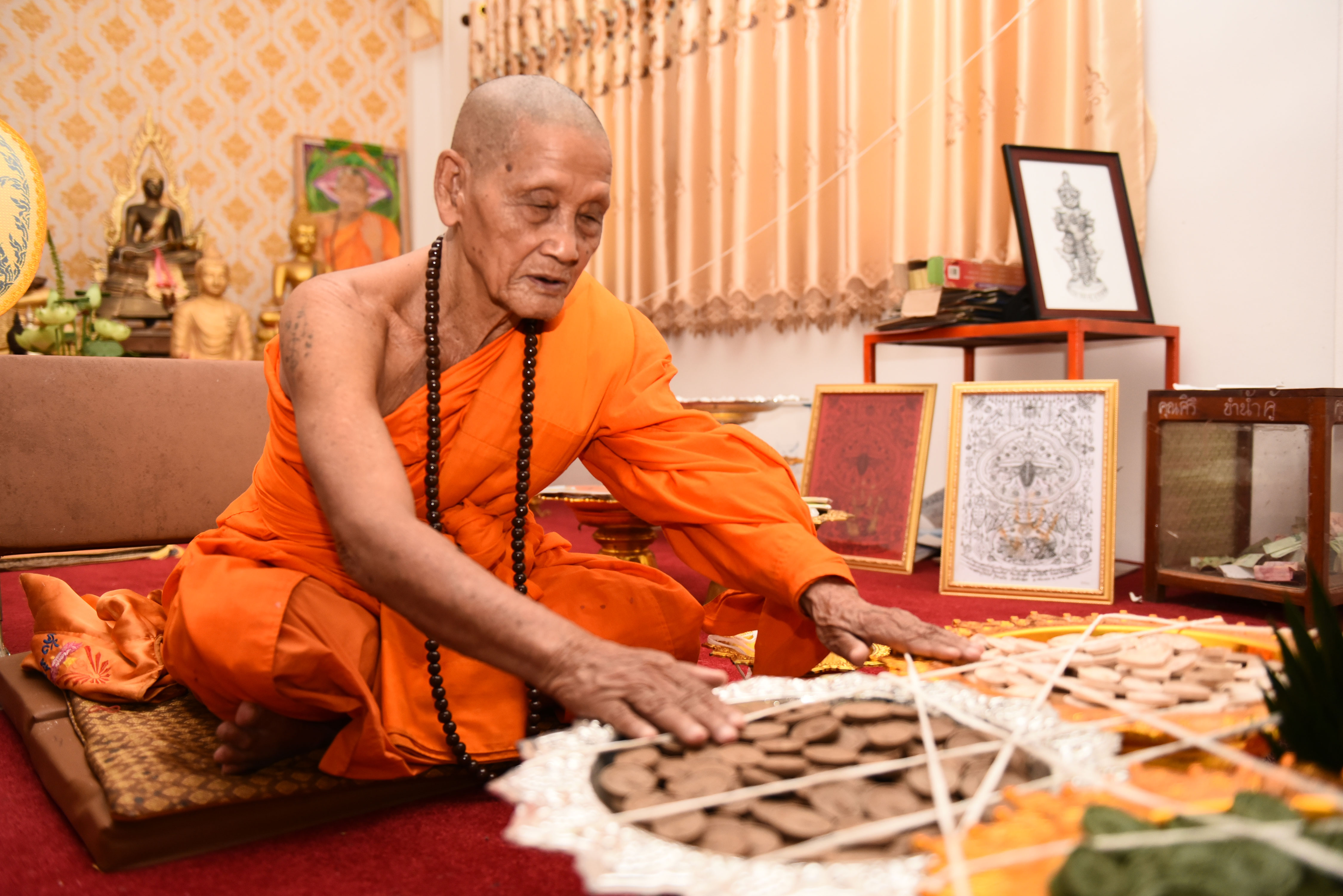 พระผงปลดหนี้ เนื้อแร่น้ำพี้ หลวงปู่จันทร์ วัดซับน้อย