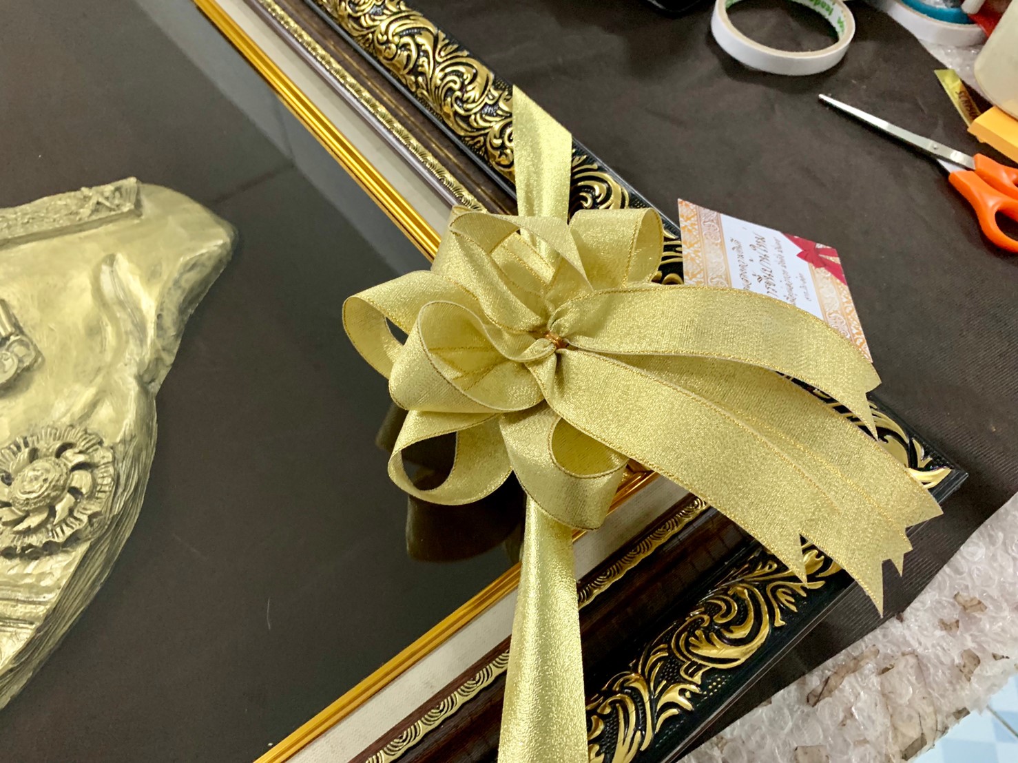 ภาพนูนต่ำ พระพักตร์ ร.5 หันตรง ทรงเครื่อง พร้อมกรอบโอ๊คลายไทย ทรงคุณค่า ของขวัญ ของขวัญมงคล ของขวัญปีใหม่ ของที่ระลึกมอบผู้ใหญ่ ของขวัญเปิดร้าน ของขวัญขึ้นบ้านใหม่ โอกาสสำคัญต่าง ๆ เสริมสิริมงคล บารมี