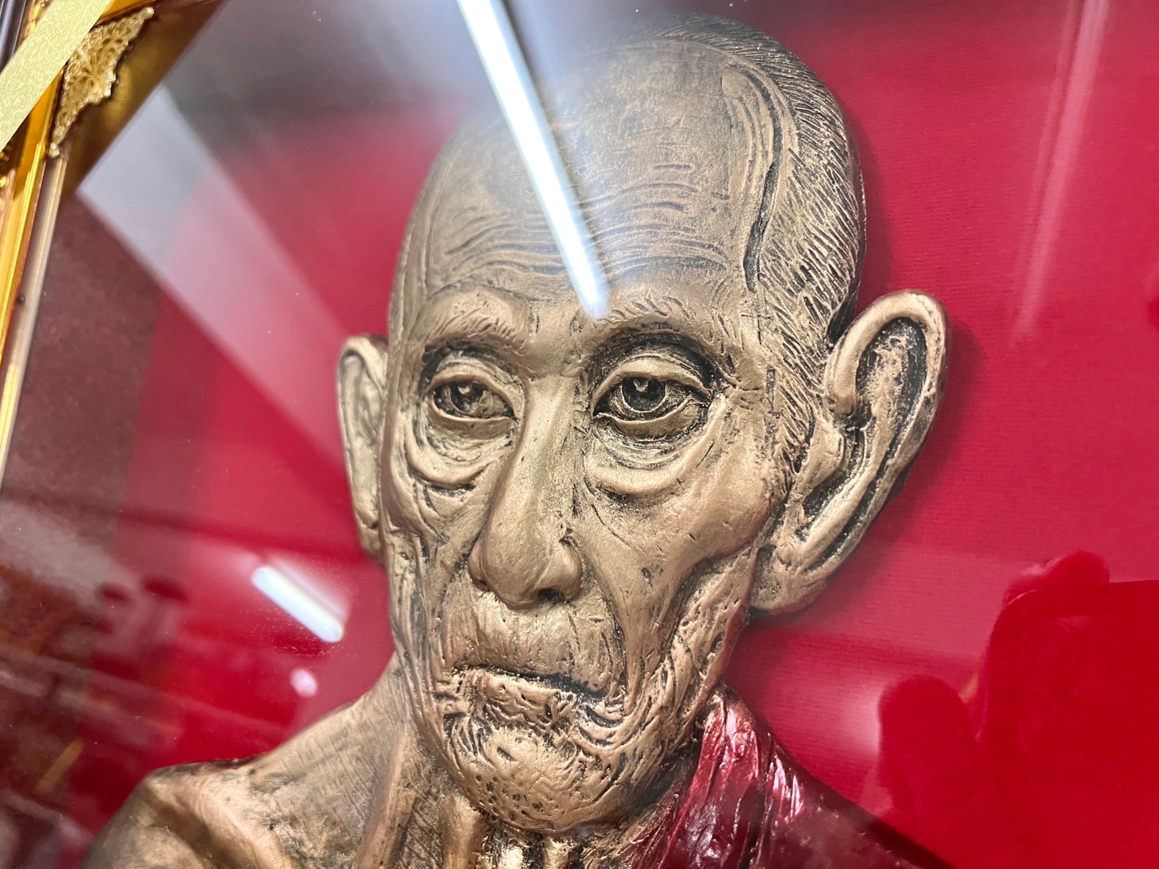 รูปหล่อเรซิ่น "หลวงพ่อรวย" ลงสีจีวร ประดับตัวหนังสือ รวย กรอบขนาด 20*25 นิ้ว ของขวัญ ของขวัญมงคล ของขวัญปีใหม่ ของที่ระลึกมอบผู้ใหญ่ ของขวัญเปิดร้าน ของเเต่งบ้านมงคล ของขวัญขึ้นบ้านใหม่ โอกาสสำคัญต่าง ๆ เสริมสิริมงคล