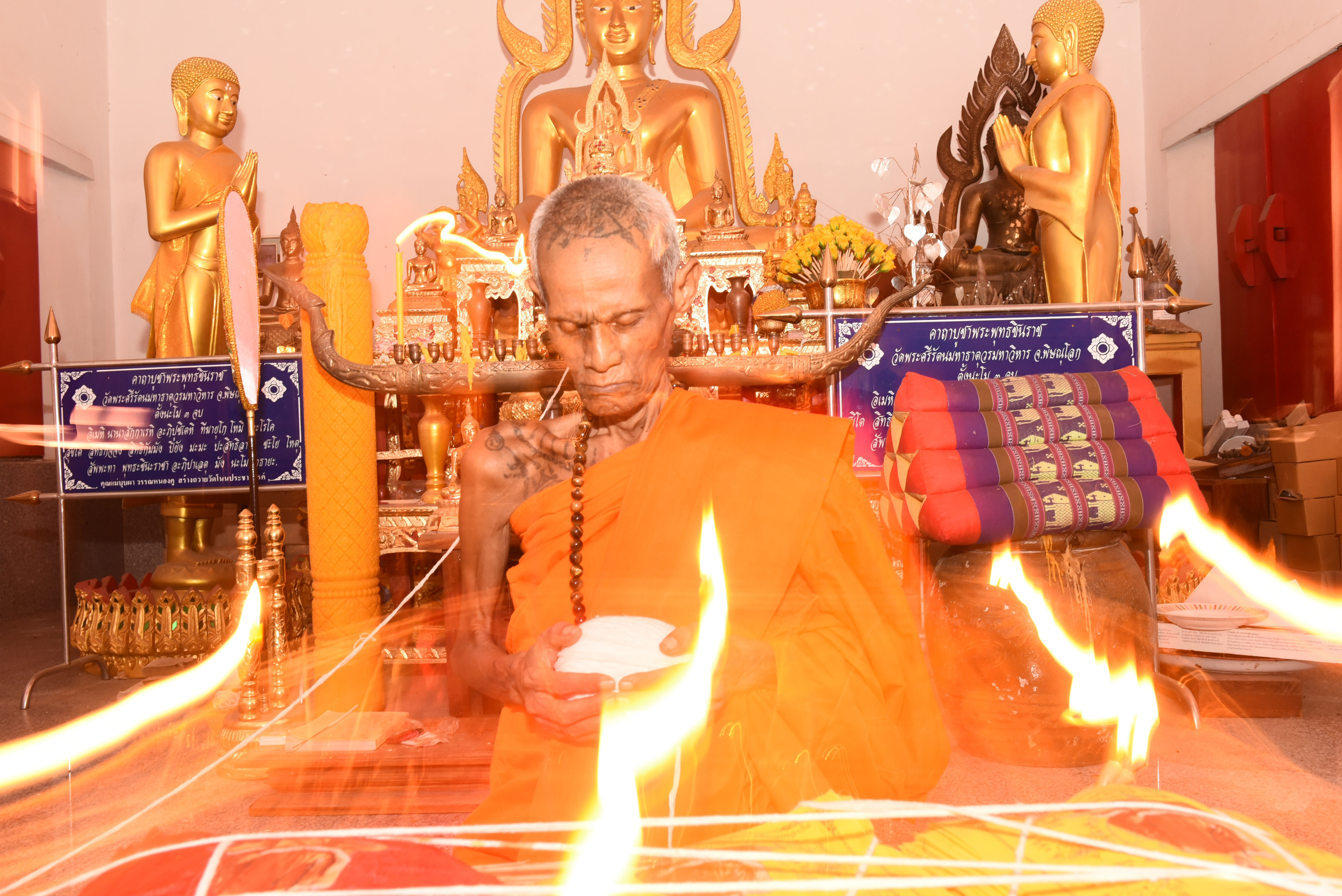 ผ้ายันต์มหาลาภ รุ่นแรก สีแดง หลวงพ่อเหลย เตชะปัญโญ