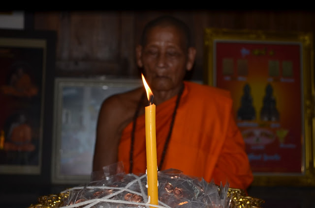 เหรียญเม็ดแตง โภคทรัพย์ เนื้อมหาชนวน หลวงปู่จันทร์ วัดซับน้อย