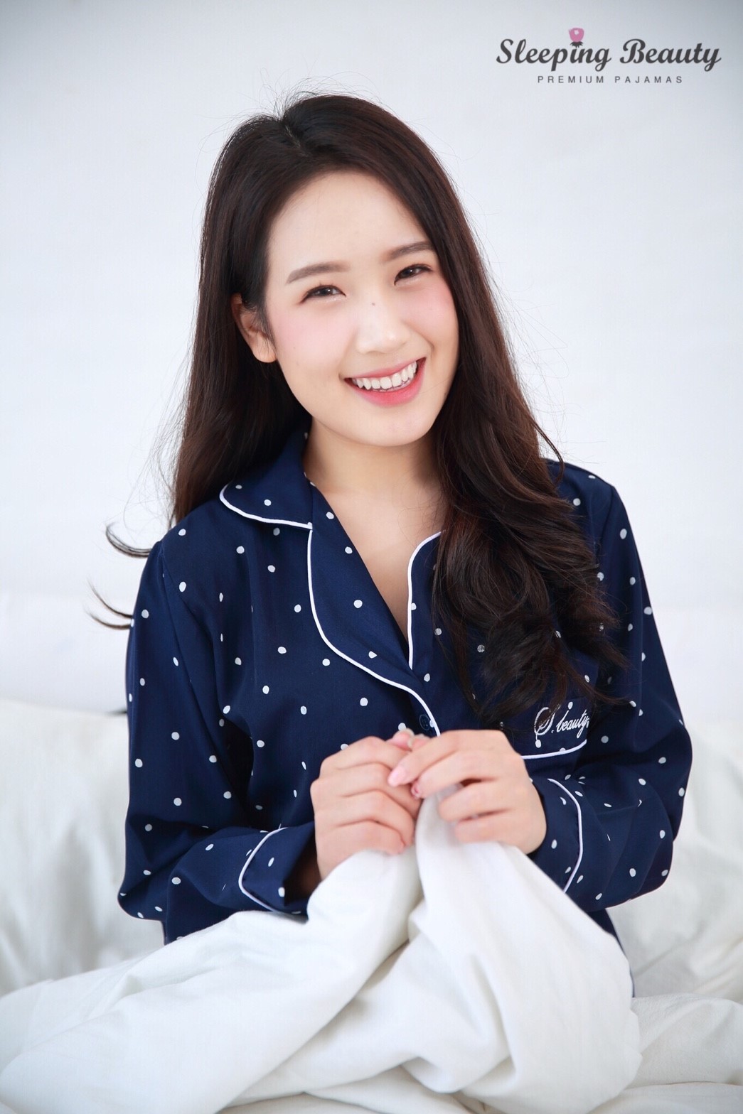 ชุดนอน Premium i Silk ลายจุด สีน้ำเงิน ชุดนอนแขนยาวขาสั้น เนื้อนิ่ม ส่งไว ตัดเย็บดีมาก แบรนด์ Sleeping Beauty ของแท้ ชุดนอนผู้หญิง ชุดนอนน่ารัก
