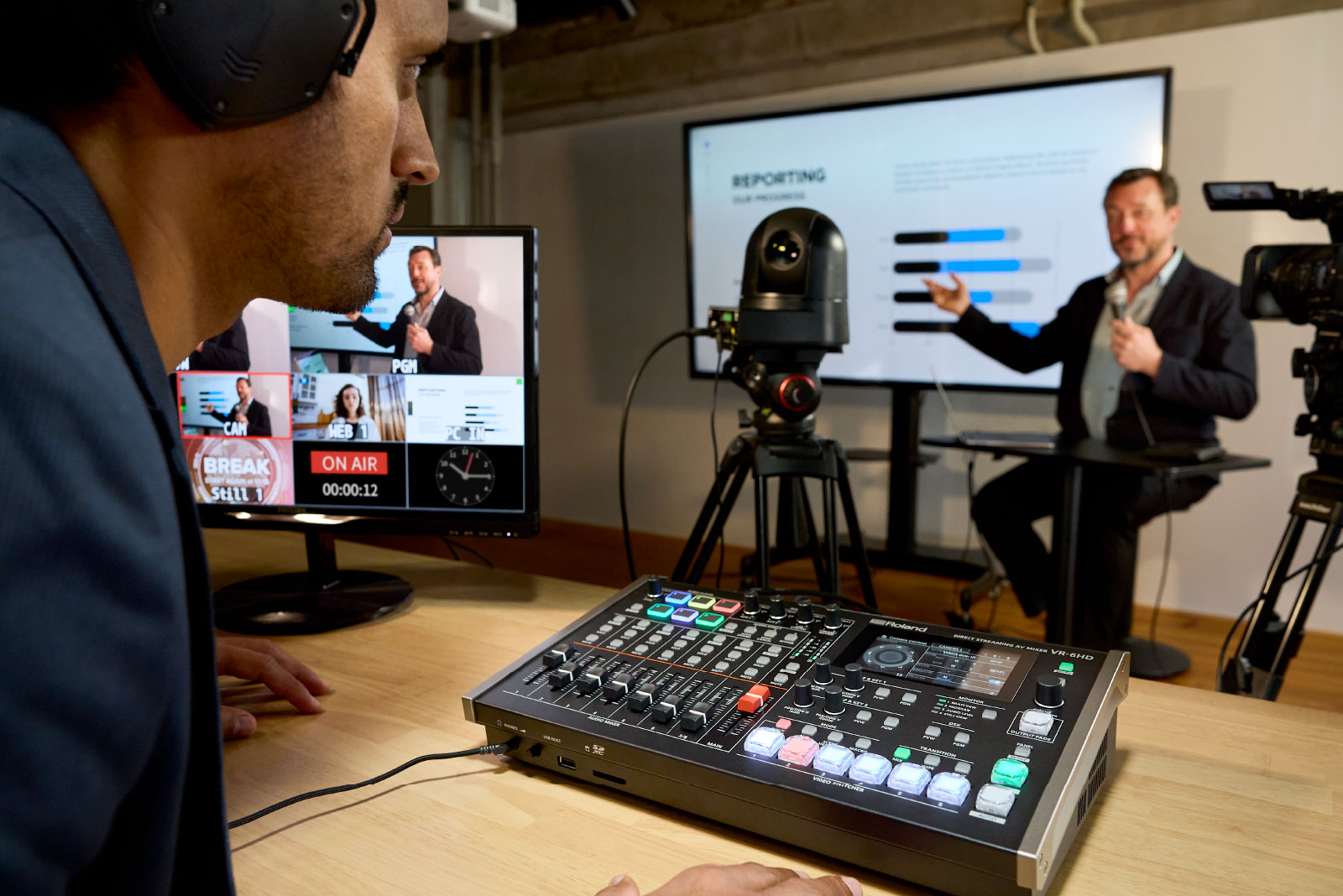 Switcher Roland รุ่น VR-6HD Direct Streaming AV Mixer