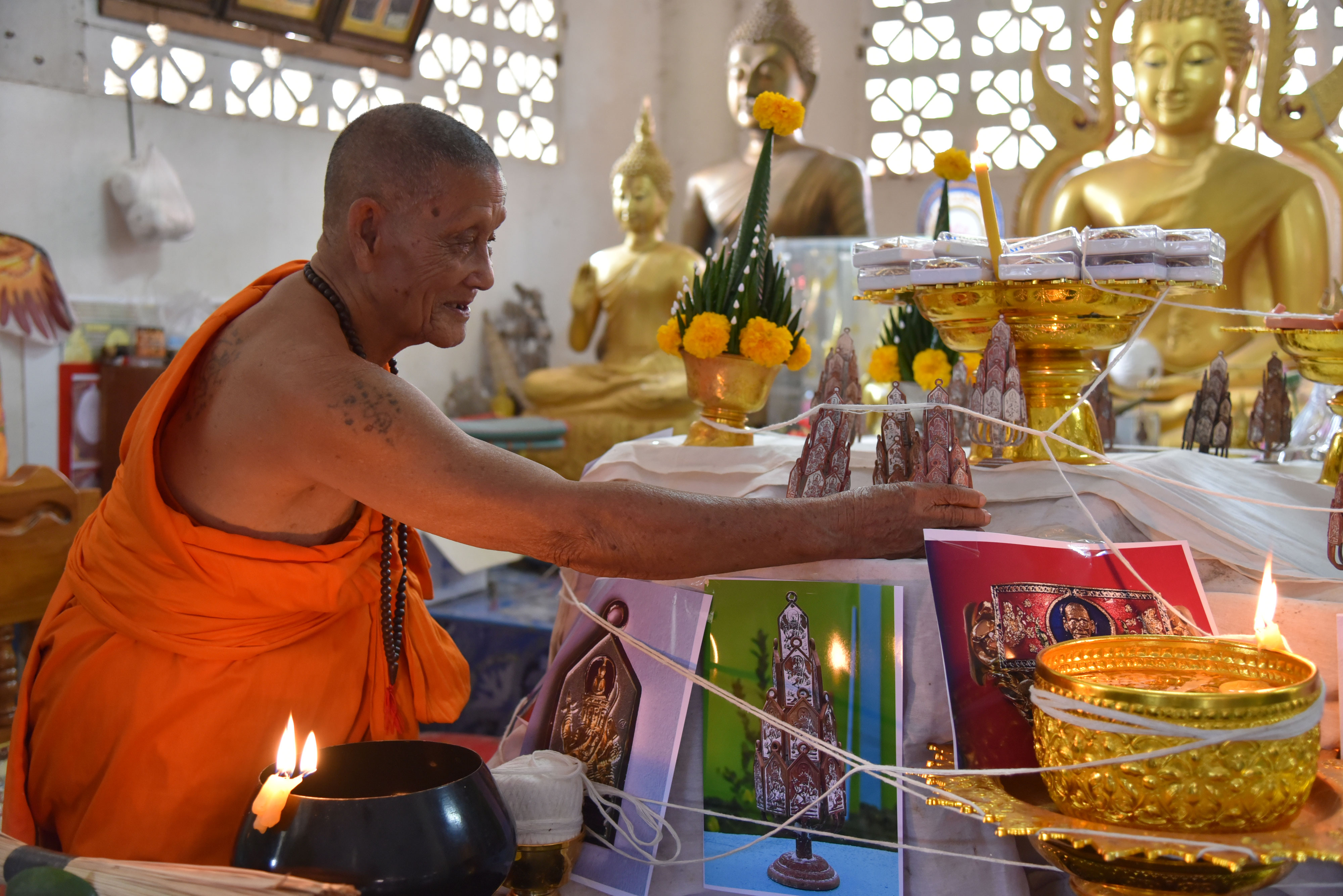 พระเหนือพรหม รุ่น๑ เนื้อทองแดงเถื่อนหล่อนำฤกษ์ (1 ช่อ 19 องค์) หลวงปู่จันทร์ วัดซับน้อย