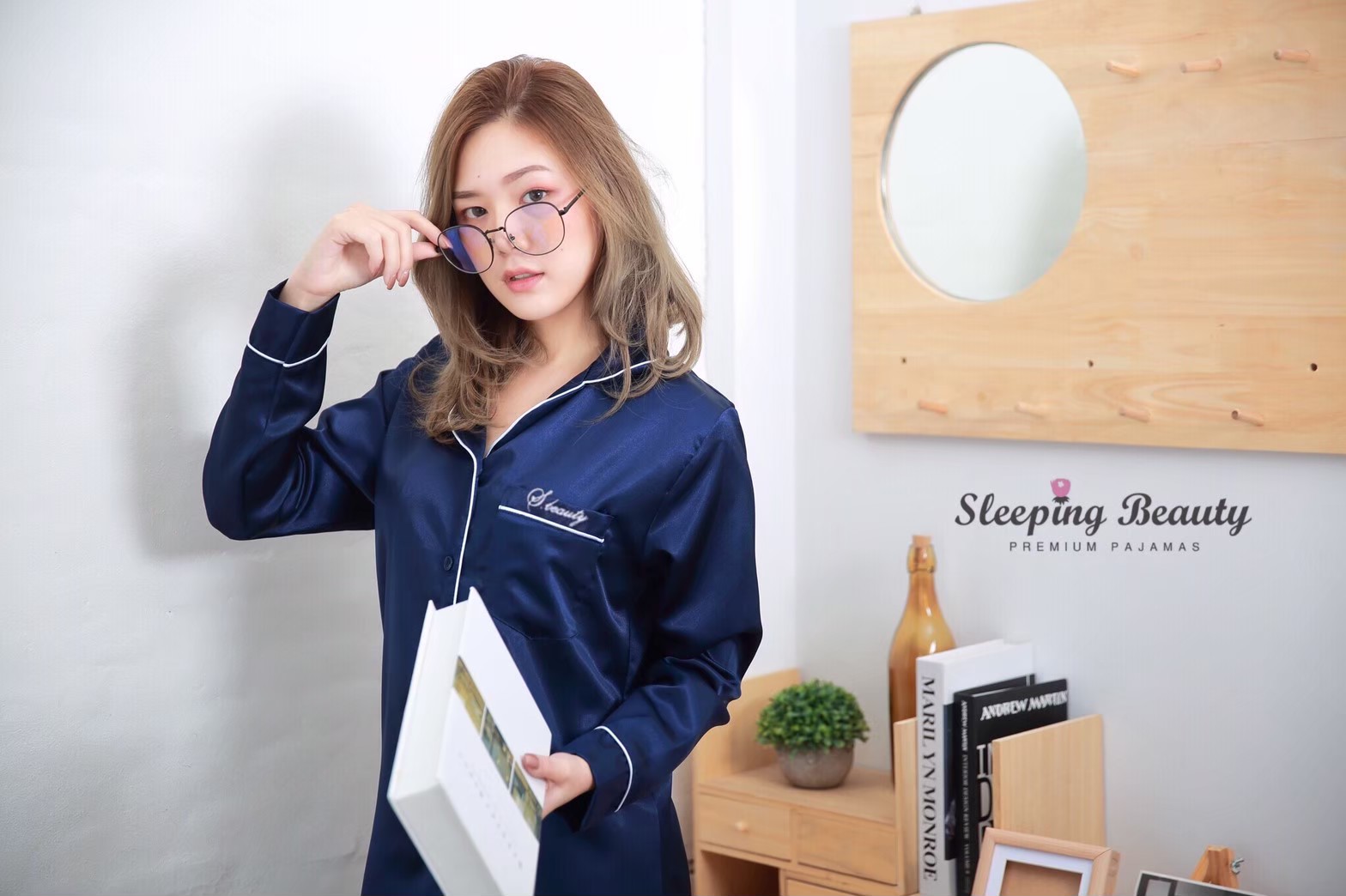 ชุดนอนผ้าซาตินเกรดพรีเมี่ยม สีกรม แบบชุดกระโปรง แขนยาว ผ้านิ่ม ส่งไว ตัดเย็บดีเยี่ยม แบรนด์ Sleeping Beauty ของแท้ ชุดนอนผู้หญิง ชุดนอนน่ารัก