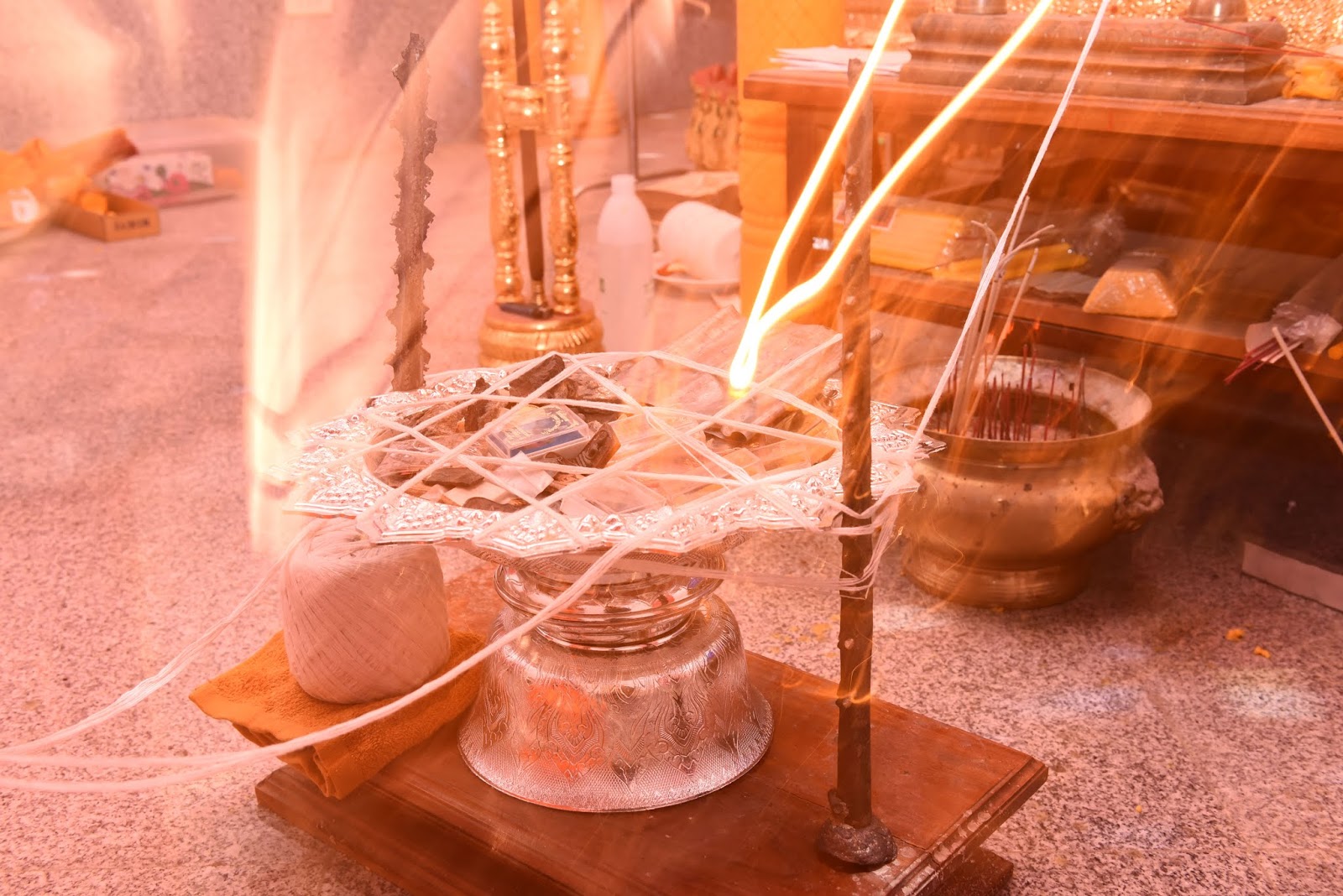 เหรียญประสบการณ์ เหรียญแอปเปิ้ล มหาเศรษฐี รุ่นแรก เนื้อทองฝาบาตรพระอาจารย์เหลย เตชะปัญโญ ปลุกเสกเดี่ยวอย่างข้มขลัง