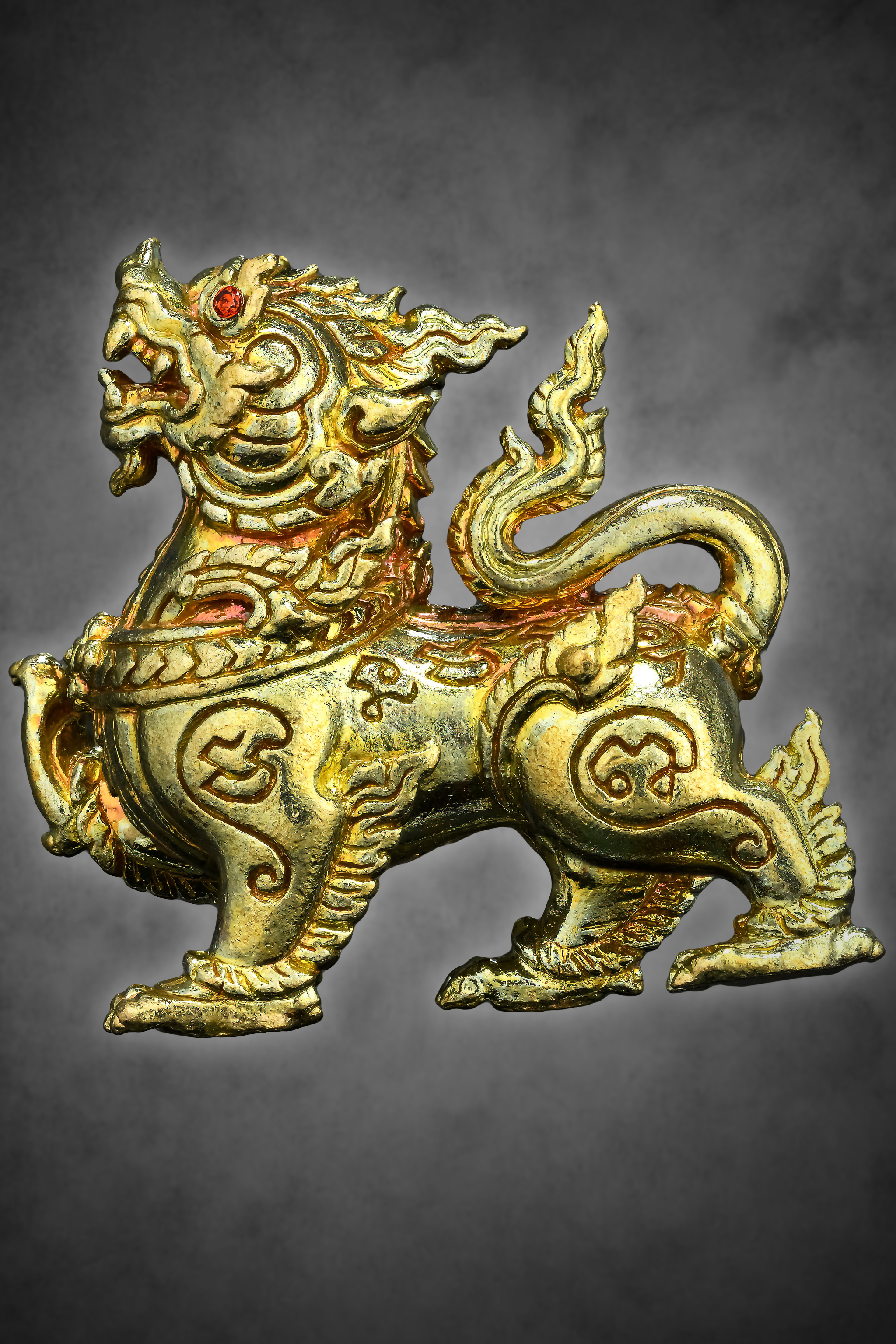 พญาราชสิงห์ รุ่นแรก เนื้อชนวนเหล็กไหล (จ่าฝูงตาแดง) หลวงปู่จันทร์ ฐิตาจาโร วัดซับน้อย