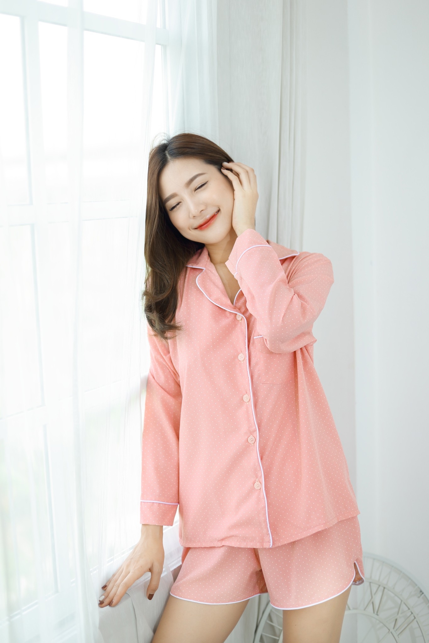 ชุดนอน Premium i Silk ลายจุด สีพีช ชุดนอนแขนยาวขาสั้น เนื้อนิ่ม ส่งไว ตัดเย็บดีมาก แบรนด์ Sleeping Beauty ของแท้ ชุดนอนผู้หญิง