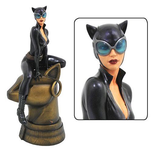 [19.04] DST DC Comics Gallery - Catwoman 9" PVC Diorama