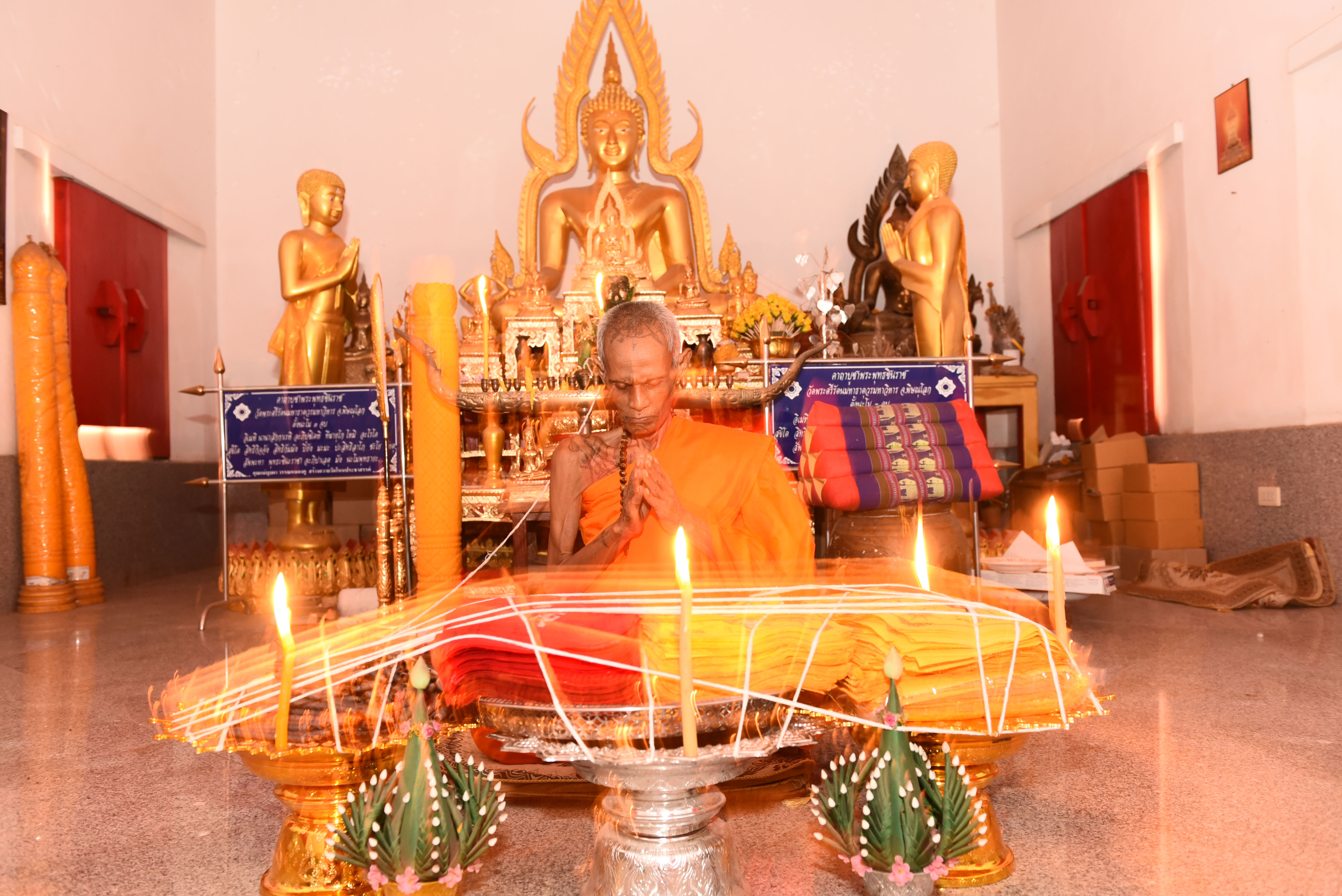 ผ้ายันต์มหาลาภ รุ่นแรก สีเหลือง หลวงพ่อเหลย เตชะปัญโญ