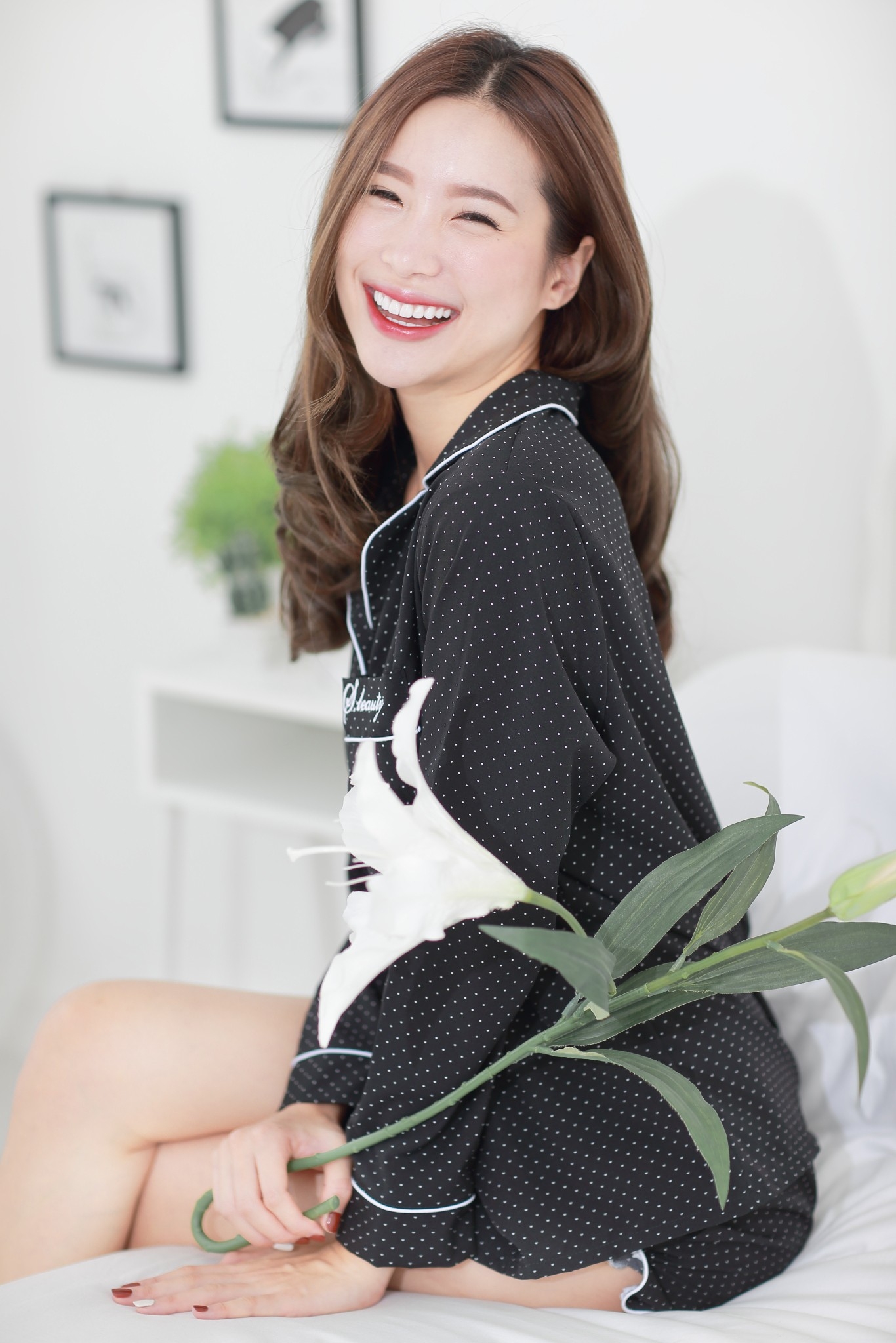 ชุดนอน Premium i Silk สีดำลายจุด ชุดนอนแขนยาวขาสั้น เนื้อนิ่ม ตัดเย็บดีมาก แบรนด์ Sleeping Beauty ของแท้ ชุดนอนผู้หญิง ชุดนอนน่ารัก