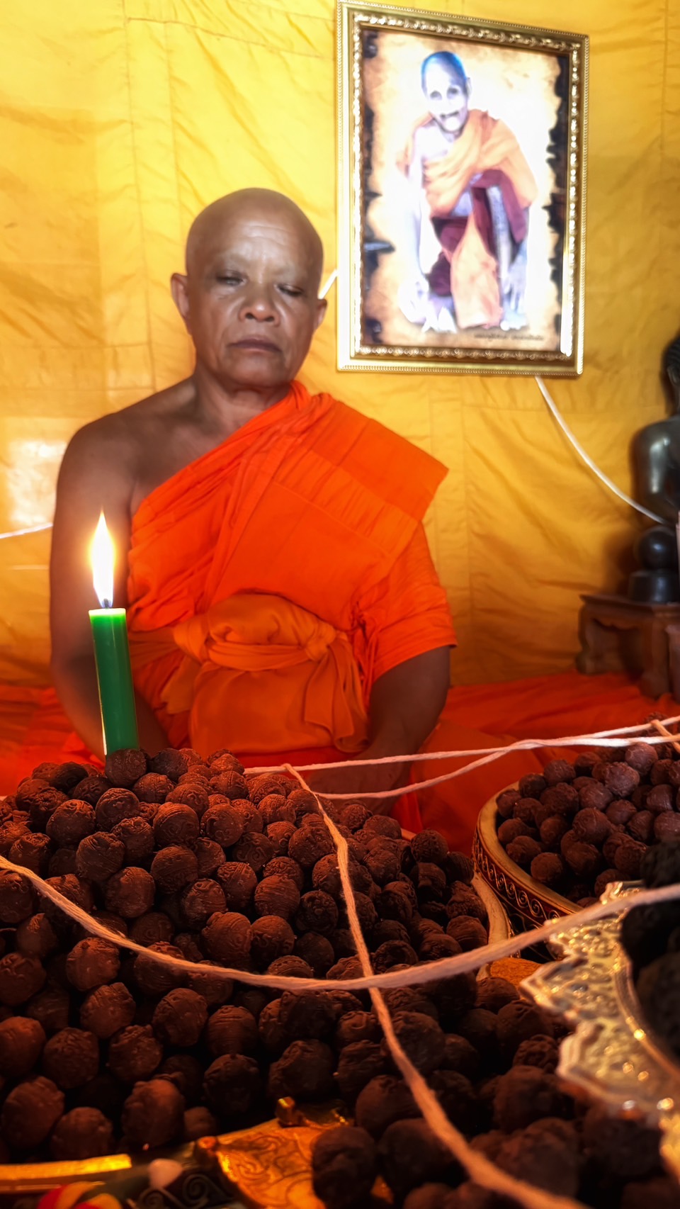 เครื่องรางโบราณ ปรอทกรอ พระราหู จ่าฝูง สามตา เนื้อกากยายักษ์ ฝังตะกรุดเงิน หลวงพ่อจักร จารุวณฺโณ