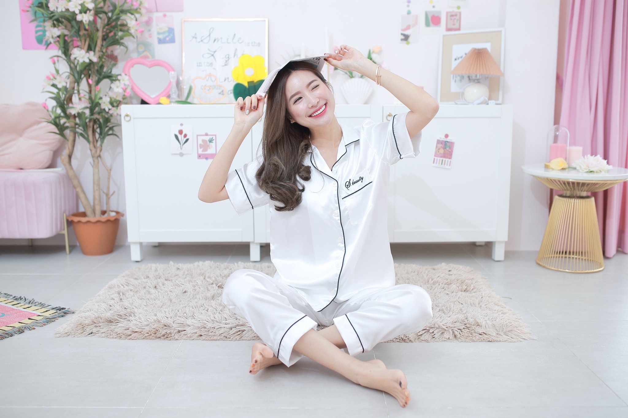 ชุดนอนผ้าซาตินเกรดพรีเมี่ยม สีขาว ชุดนอนแขนสั้นขายาว เนื้อนิ่ม ส่งไว ตัดเย็บดีมาก ชุดนอนผู้หญิง ชุดนอนน่ารัก ชุดนอนกางเกง แบรนด์ Sleeping Beauty ของแท้