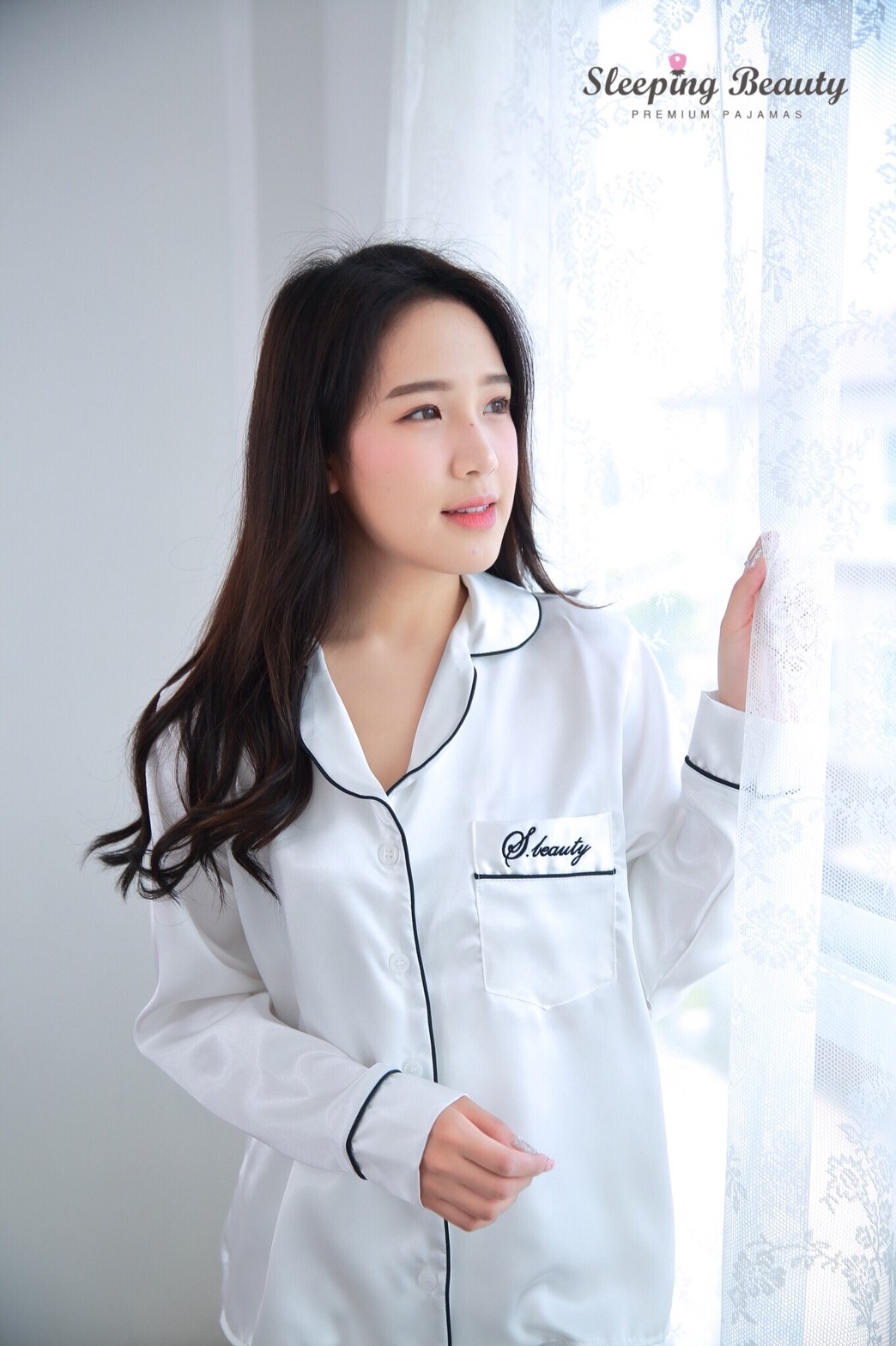 ชุดนอนผ้าซาตินเกรดพรีเมี่ยม สีขาว แขนยาว ขายาว เนื้อนิ่ม ส่งไว ตัดเย็บดีมาก ชุดนอนผู้หญิง ชุดนอนน่ารัก ชุดนอนกางเกง แบรนด์ Sleeping Beauty ของแท้