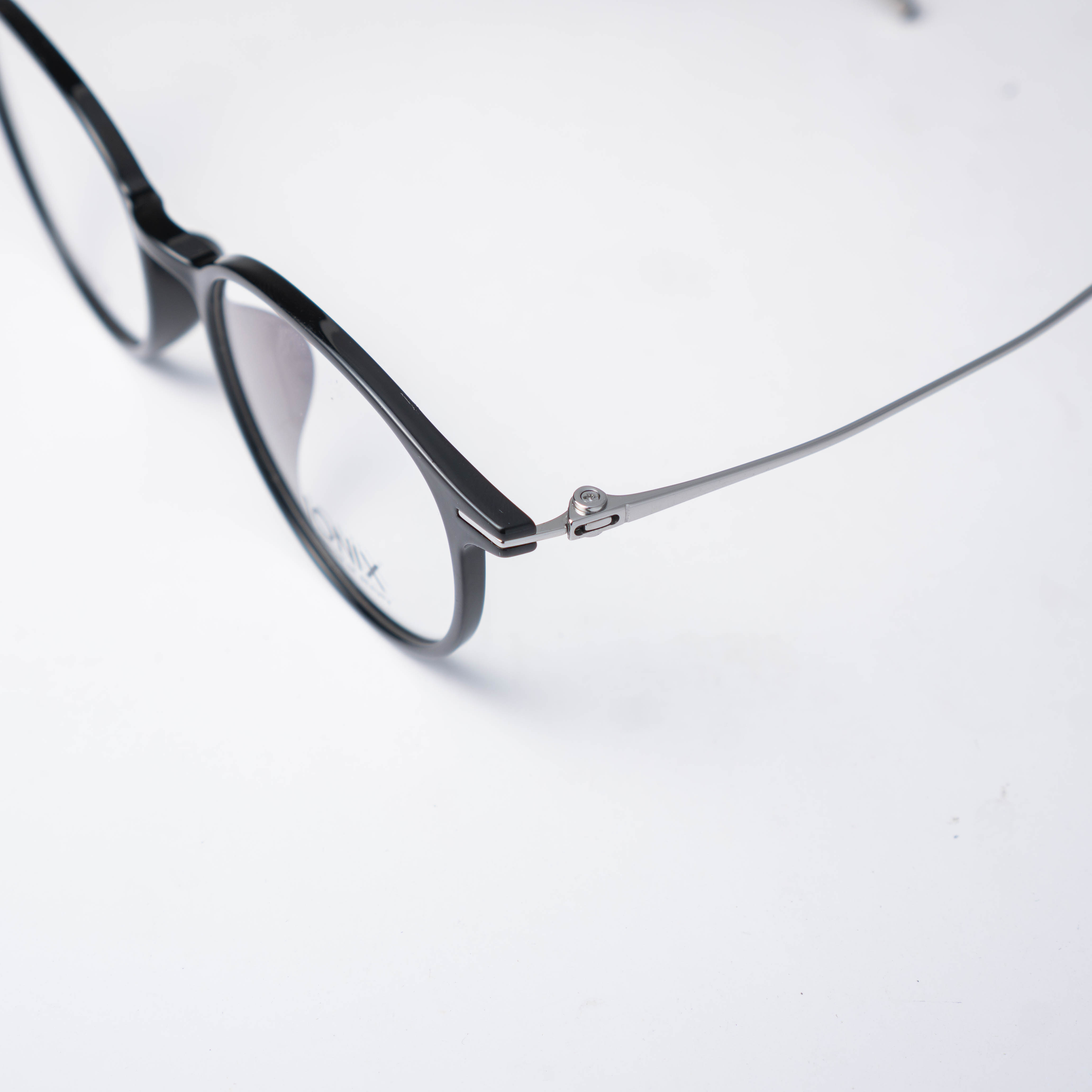 กรอบแว่นIONIX รุ่น 1109-C1