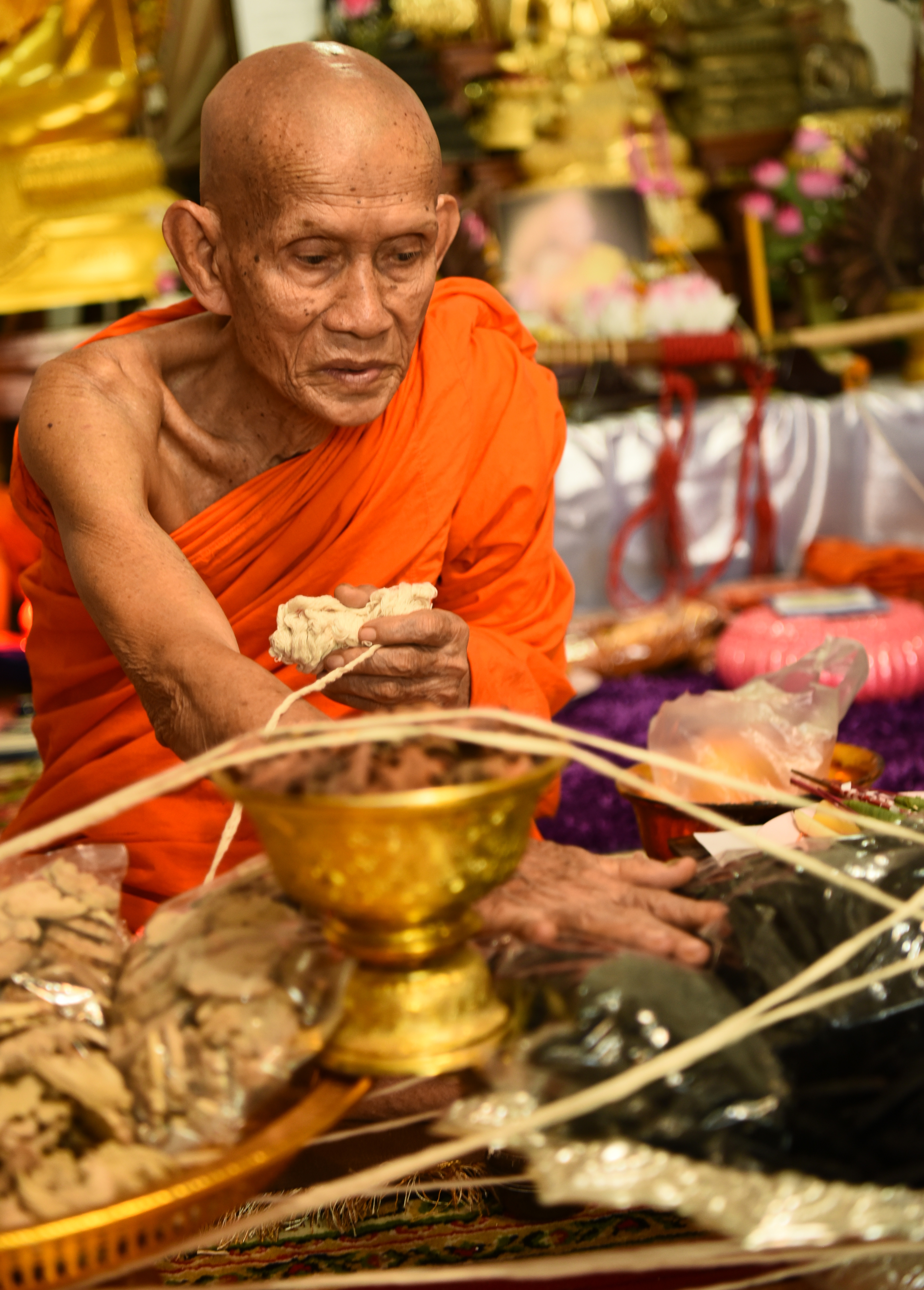 พญาครุฑ รุ่นแรก มหาอำนาจ เนื้อไม้งิ้วดำกลางป่า หลวงปู่นวล อคฺคธมฺโม