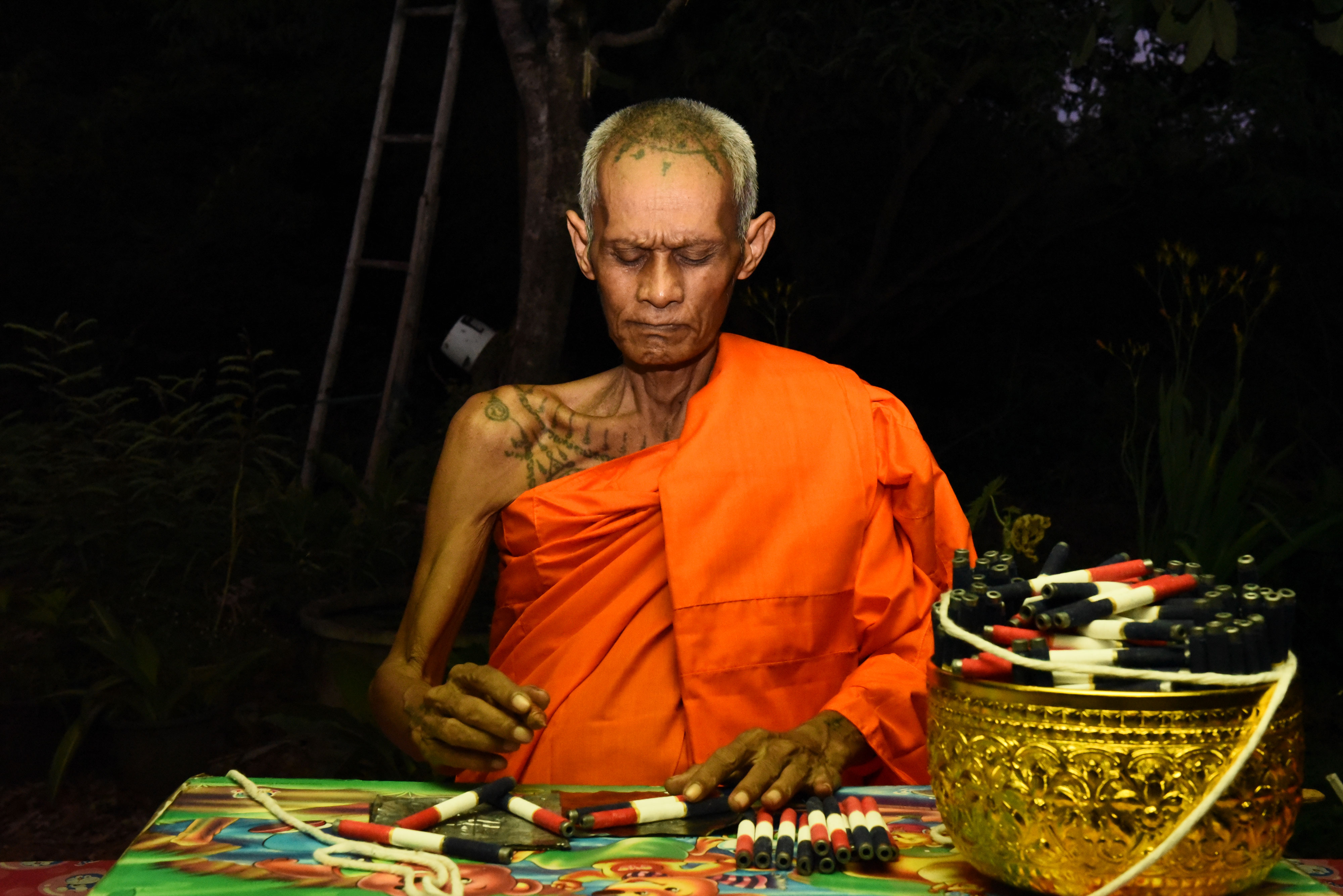 ตะกรุดธงชาติ รุ่นแรก หลวงพ่อเหลย เตชะปัญโญ หลานแท้ๆหลวงพ่อทบ วัดชนแดน